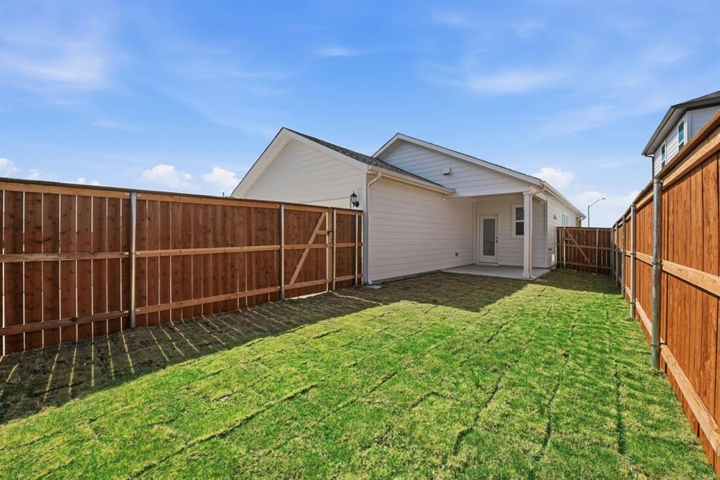 201 Betsy Rd, Hutto, TX 78634