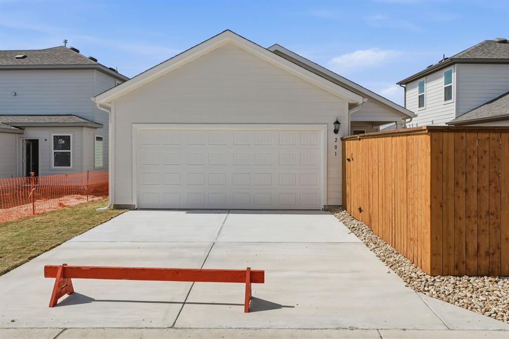 201 Betsy Rd, Hutto, TX 78634