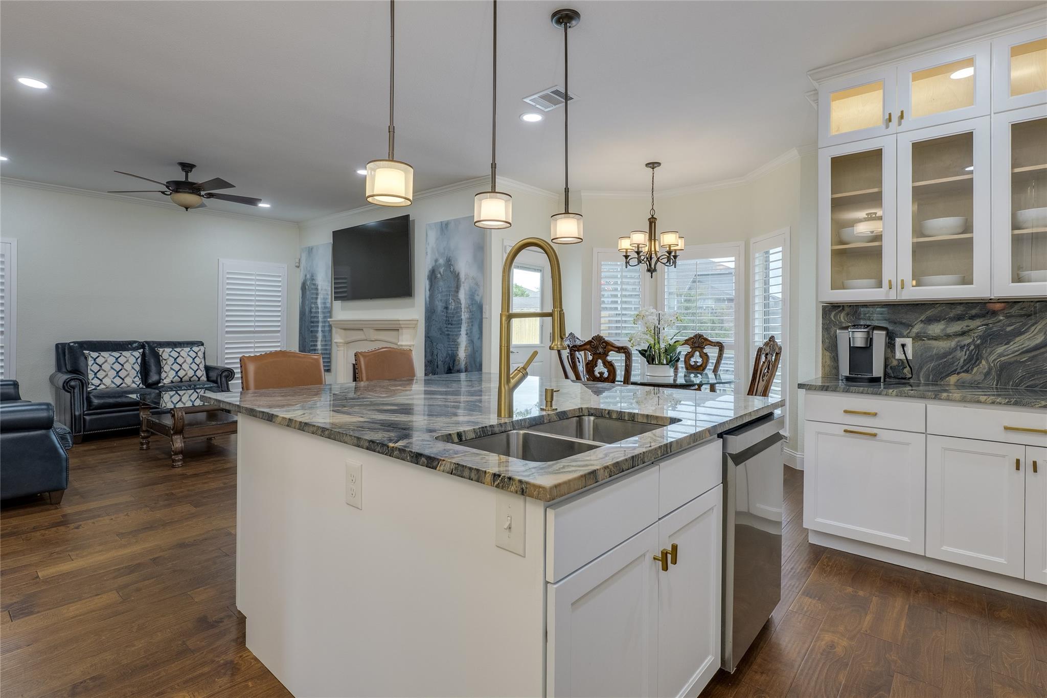 6702 Carisbrooke Ln, Austin, TX 78754