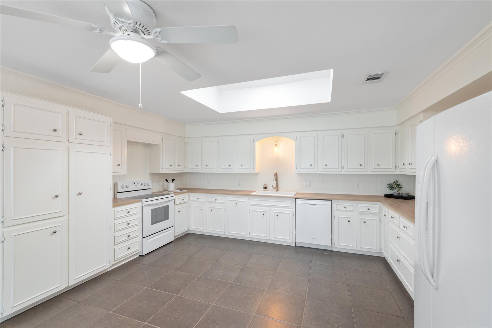 11129 Pinehurst Dr # C, Austin, TX 78747