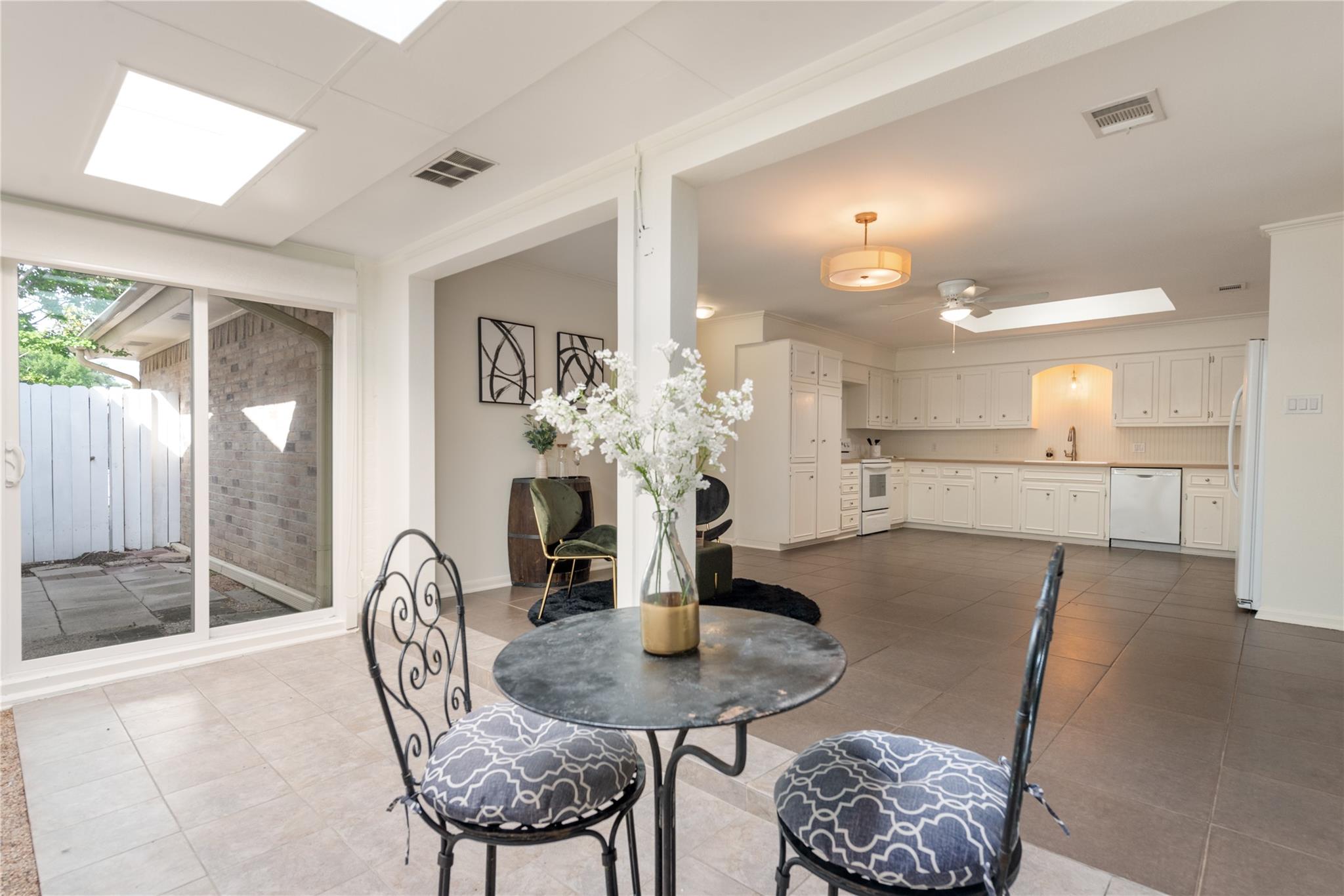 11129 Pinehurst Dr # C, Austin, TX 78747