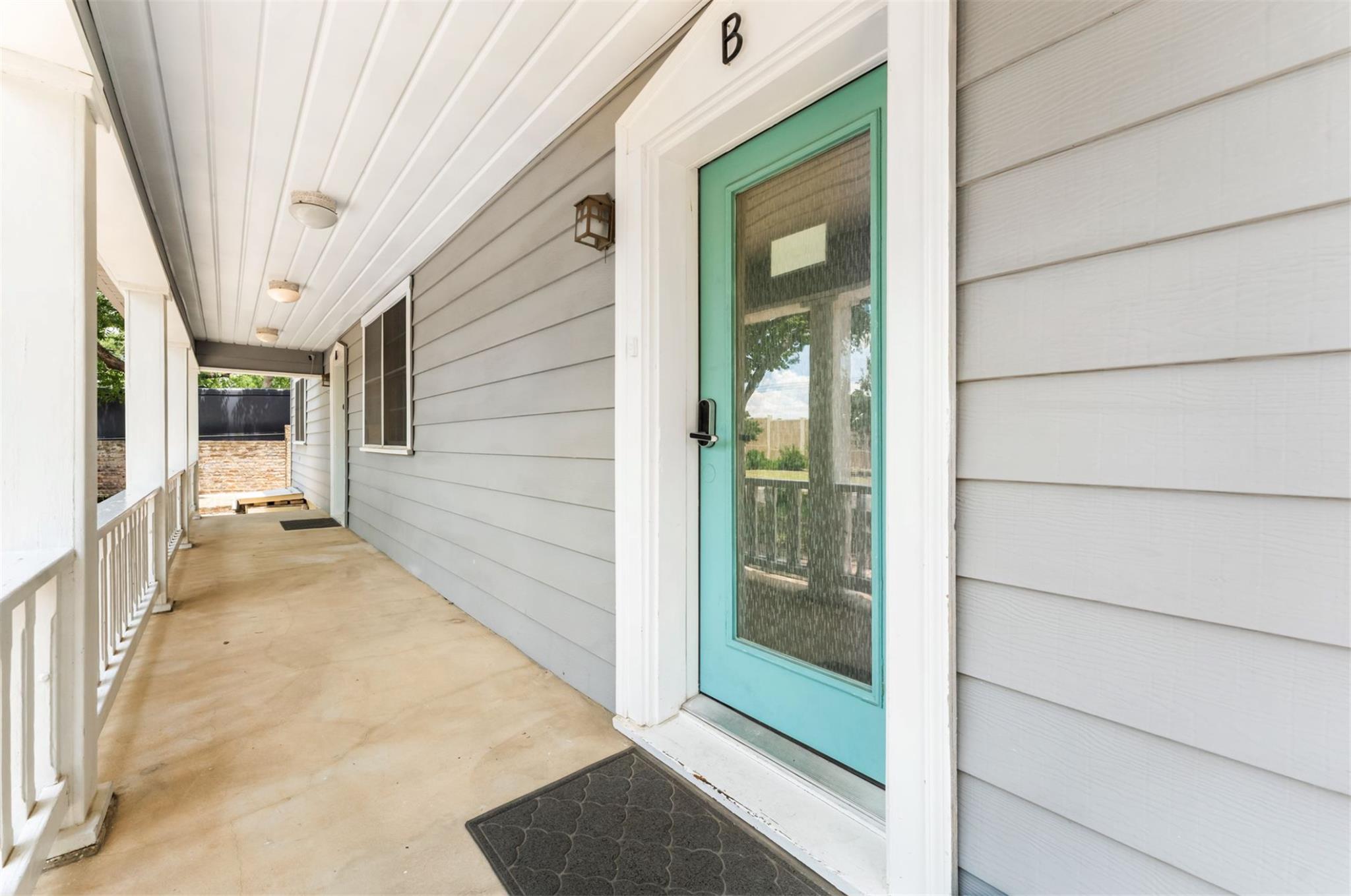 1303 Newfield Ln, Austin, TX 78703