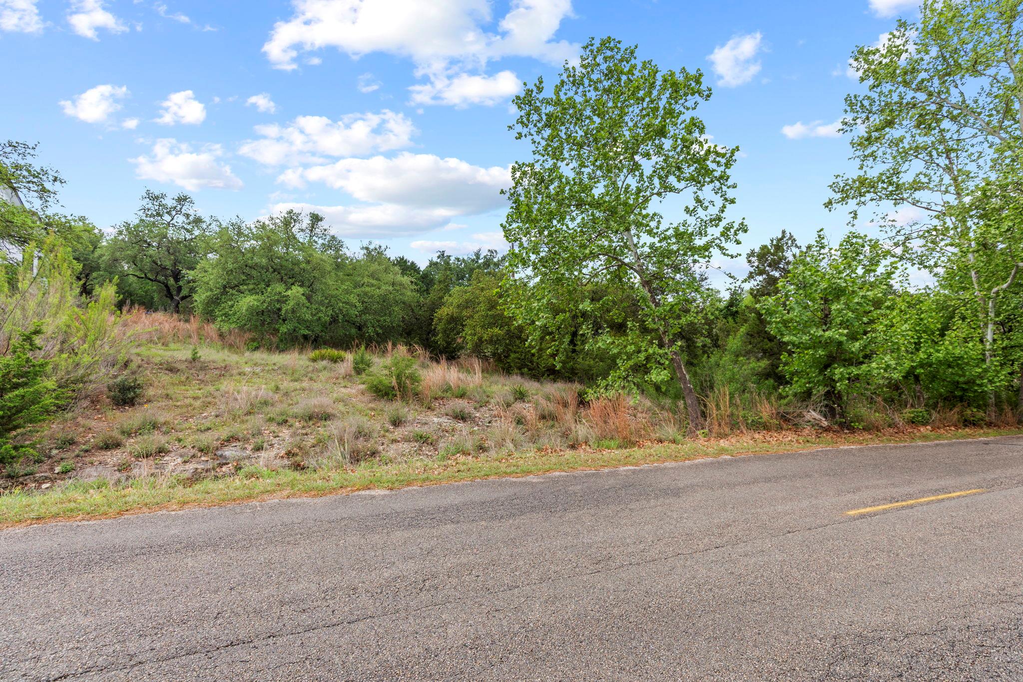 416 Dunkeld Dr, Spicewood, TX 78669