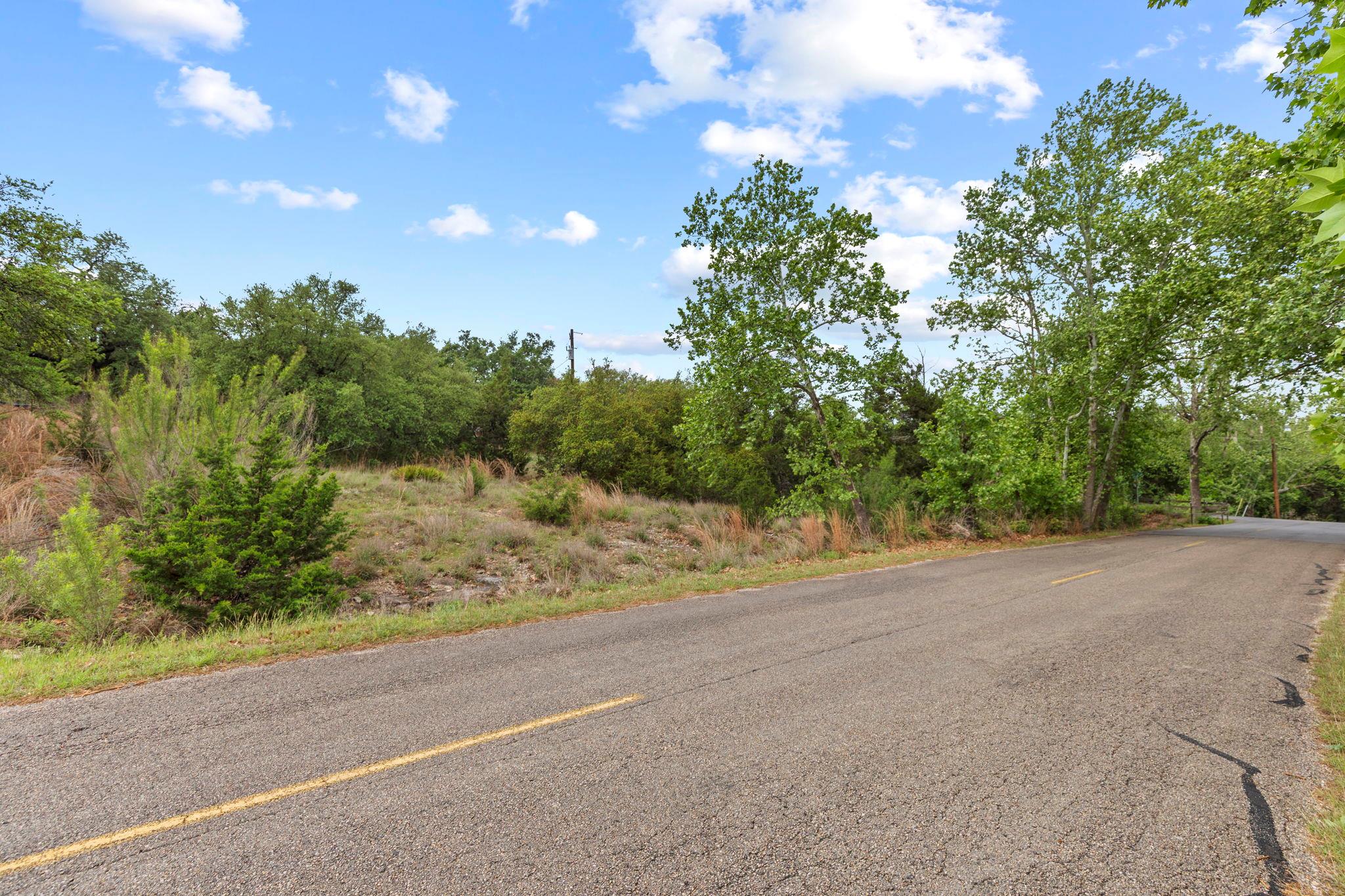 416 Dunkeld Dr, Spicewood, TX 78669