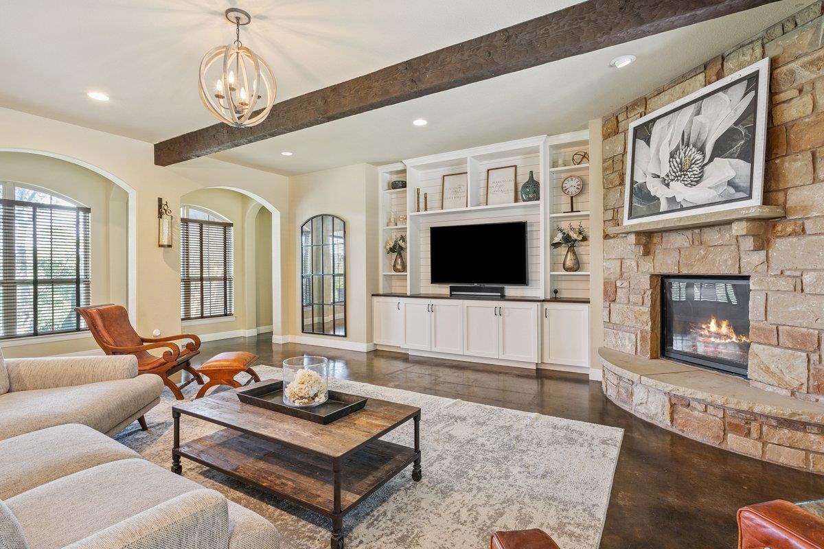 320 Ridge View Dr, Georgetown, TX 78628