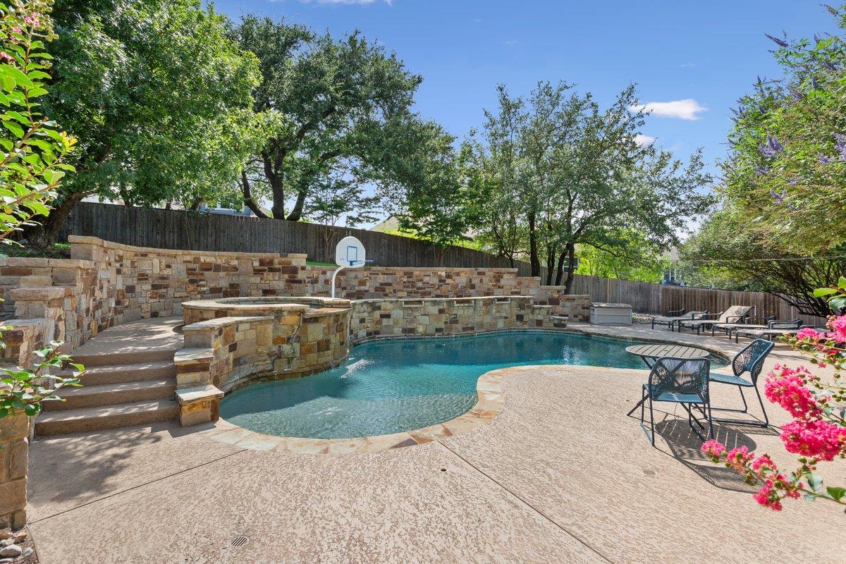 320 Ridge View Dr, Georgetown, TX 78628
