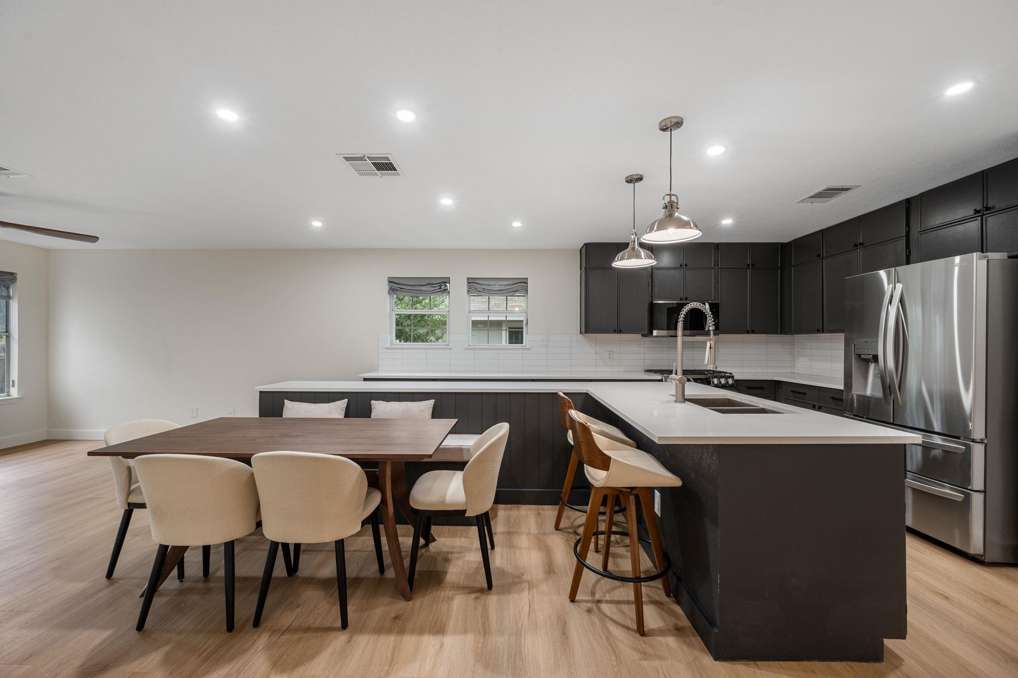 8322 Doe Meadow Dr, Austin, TX 78749