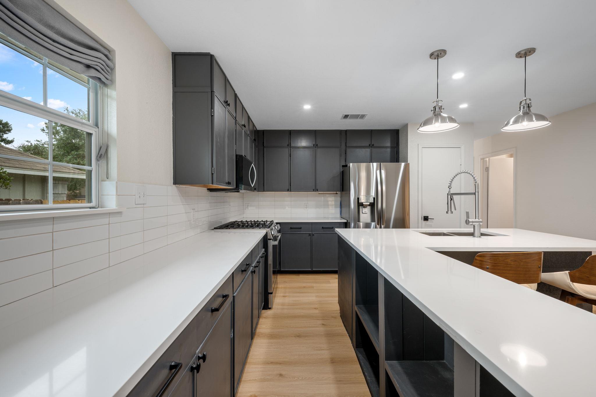 8322 Doe Meadow Dr, Austin, TX 78749