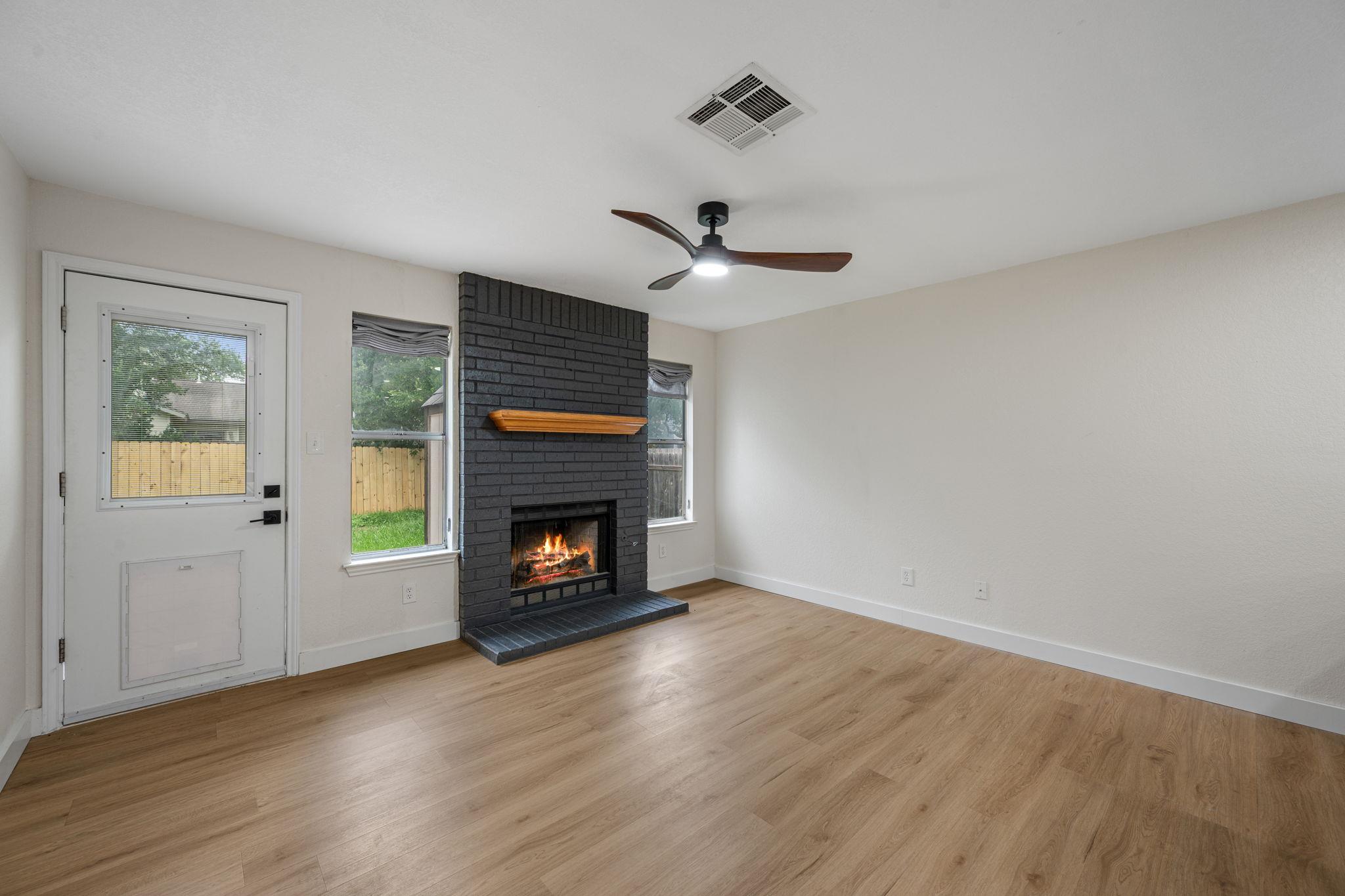 8322 Doe Meadow Dr, Austin, TX 78749