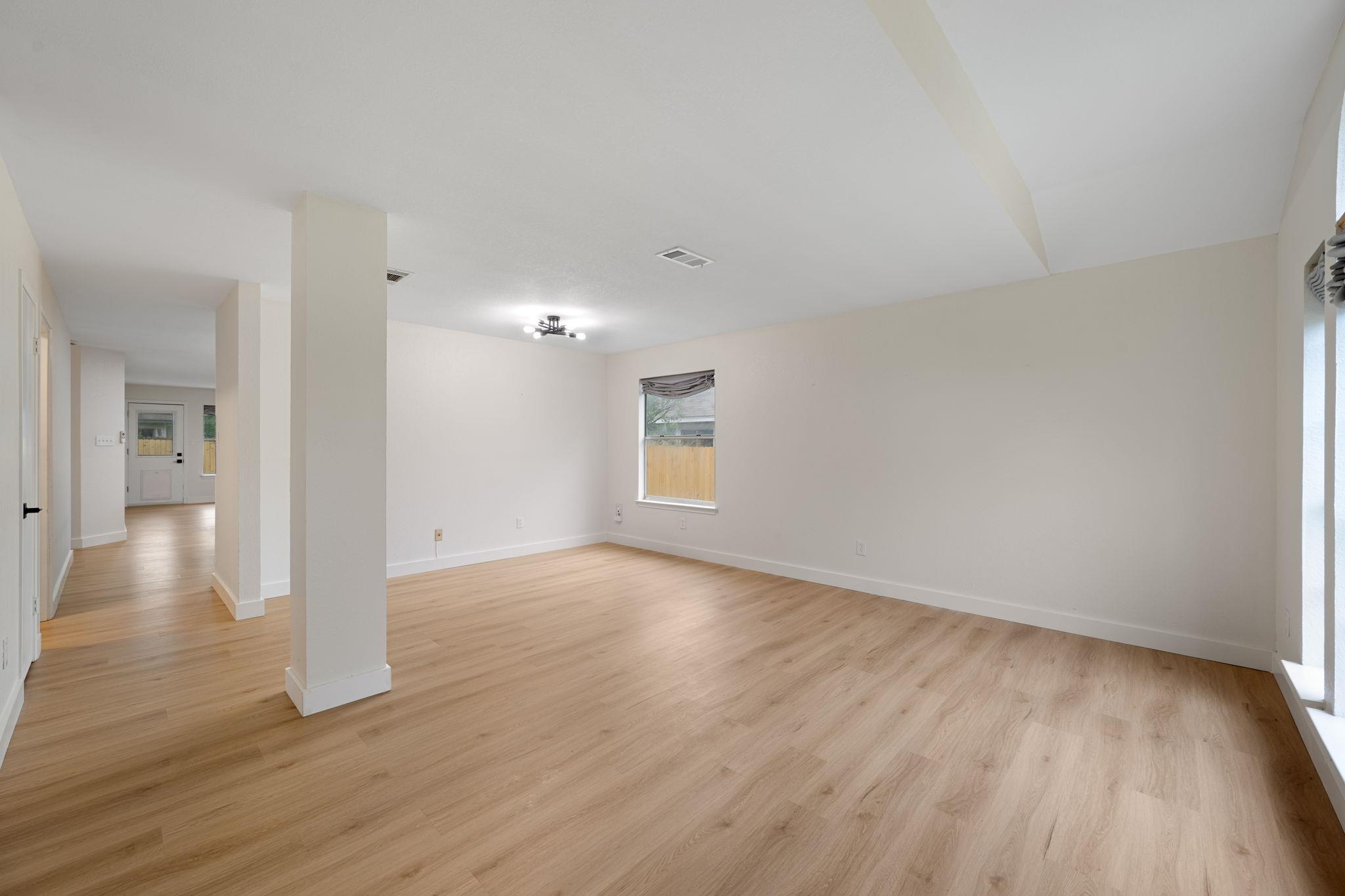 8322 Doe Meadow Dr, Austin, TX 78749
