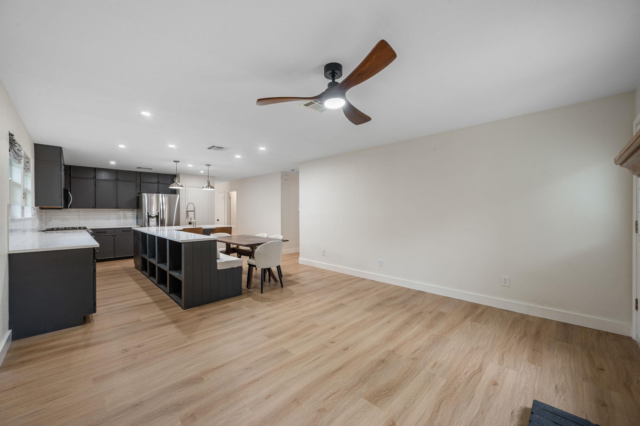 8322 Doe Meadow Dr, Austin, TX 78749