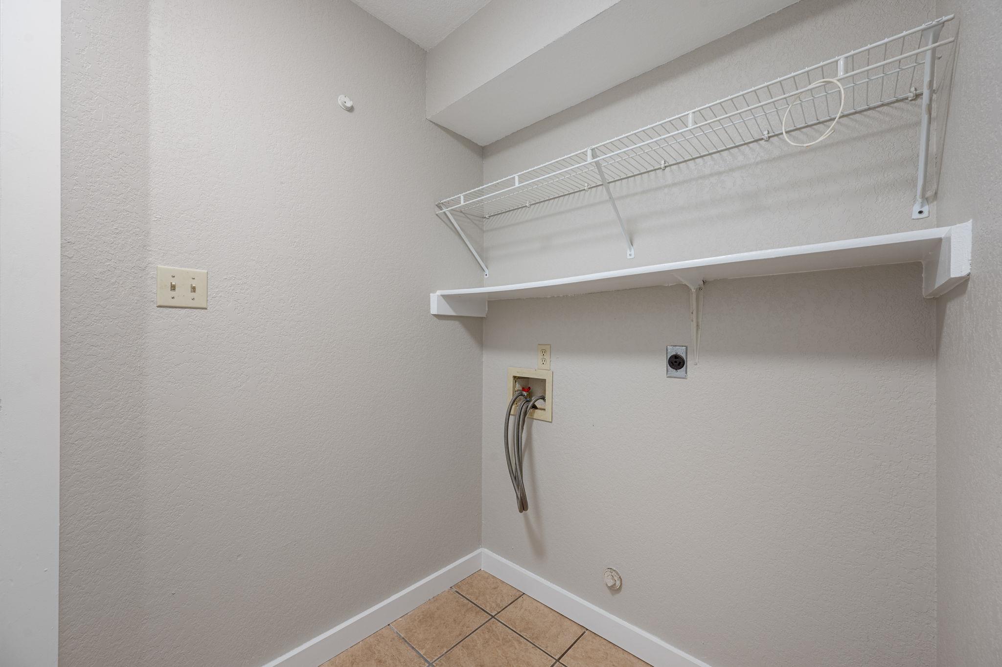 8322 Doe Meadow Dr, Austin, TX 78749