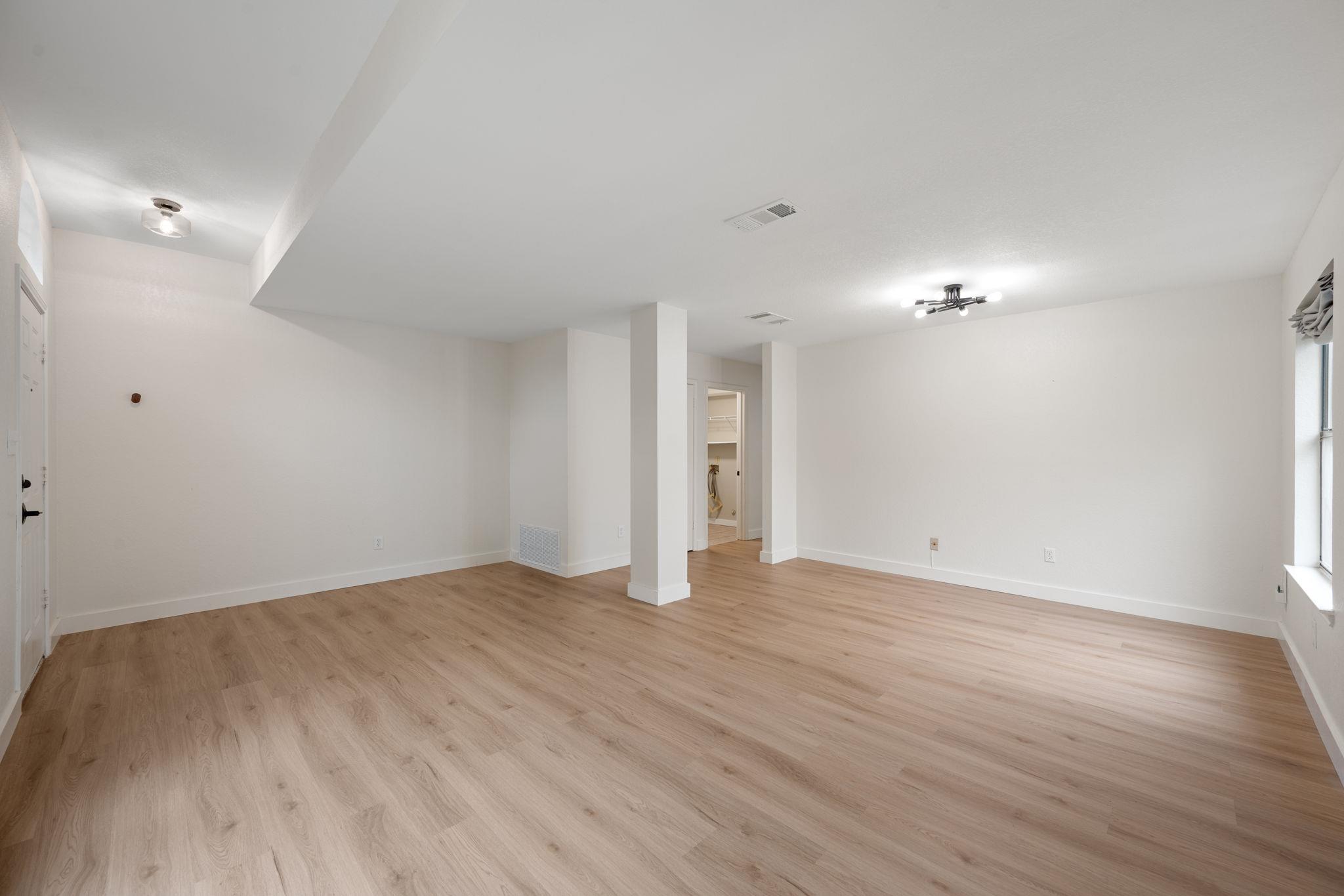 8322 Doe Meadow Dr, Austin, TX 78749