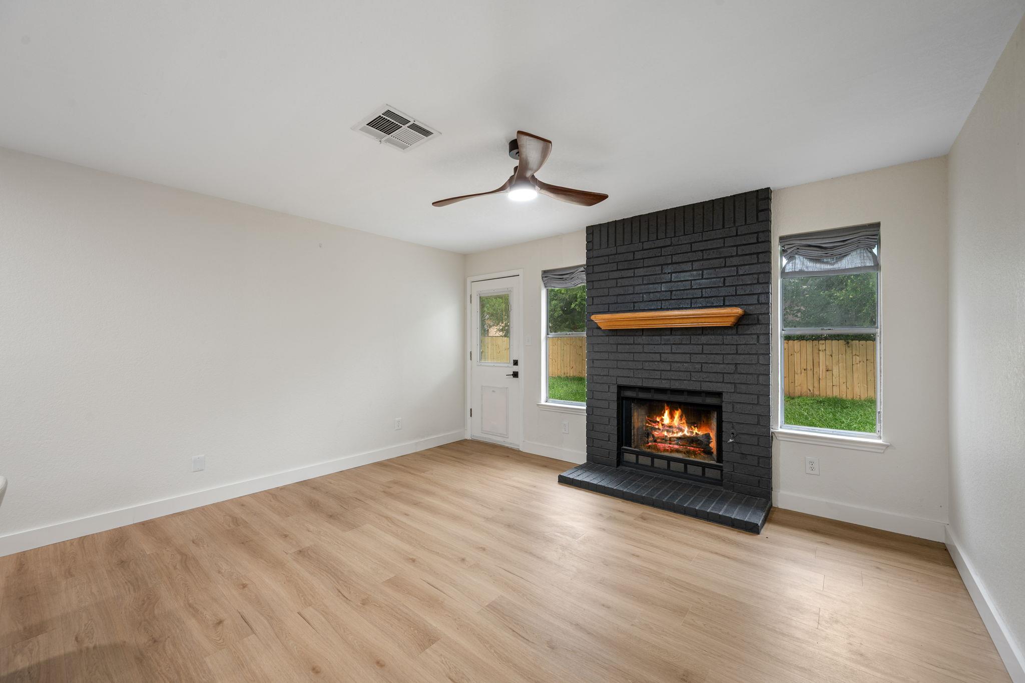 8322 Doe Meadow Dr, Austin, TX 78749