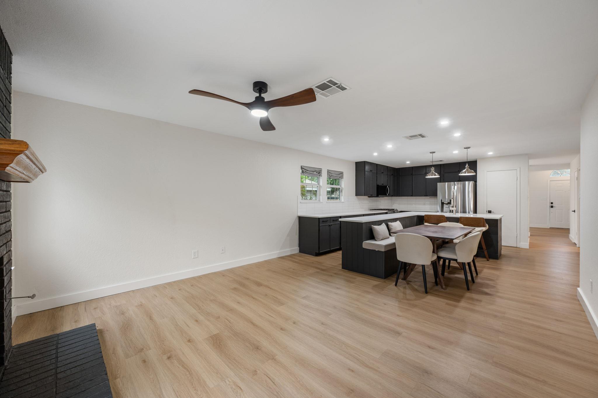 8322 Doe Meadow Dr, Austin, TX 78749