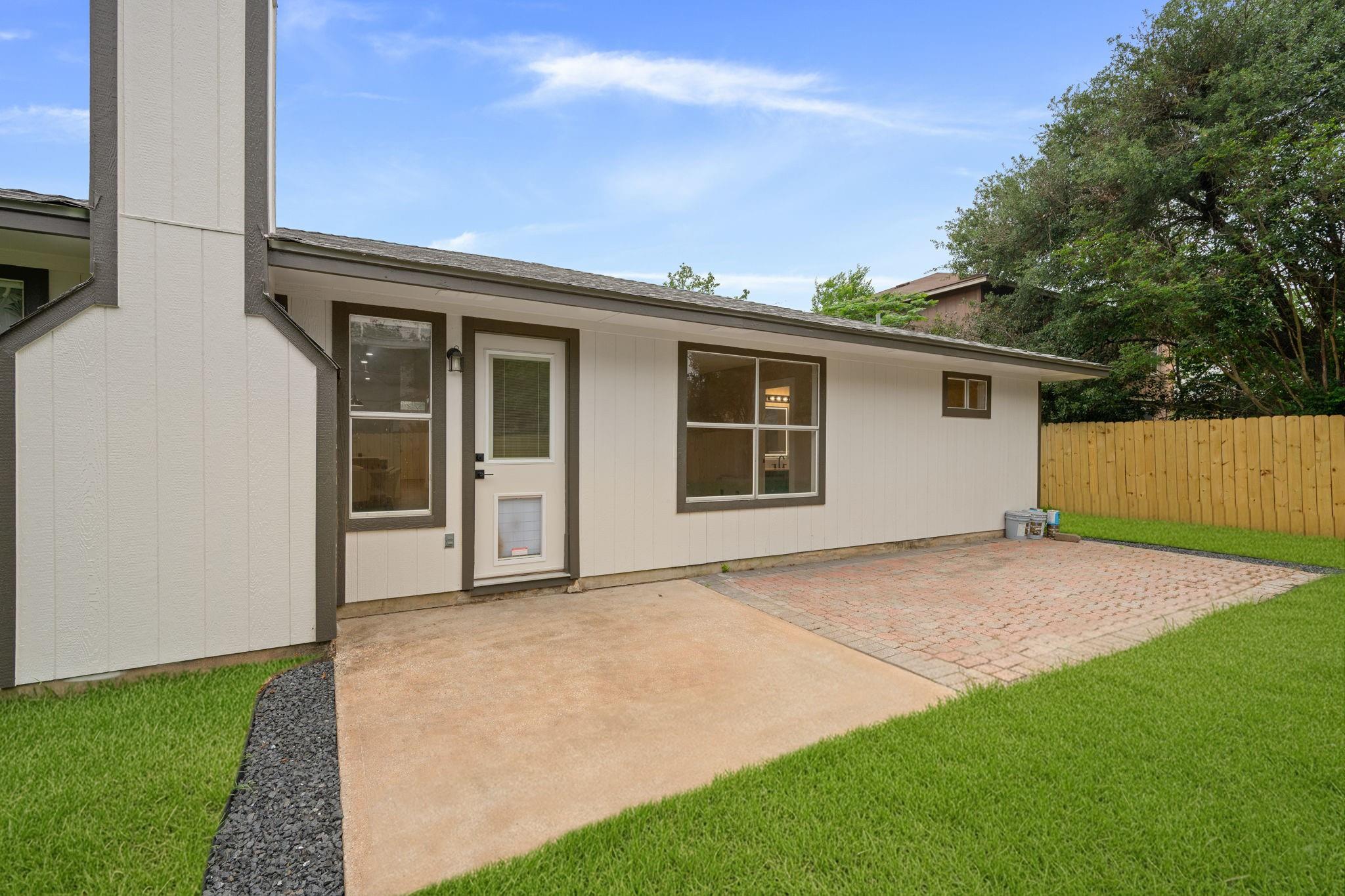 8322 Doe Meadow Dr, Austin, TX 78749