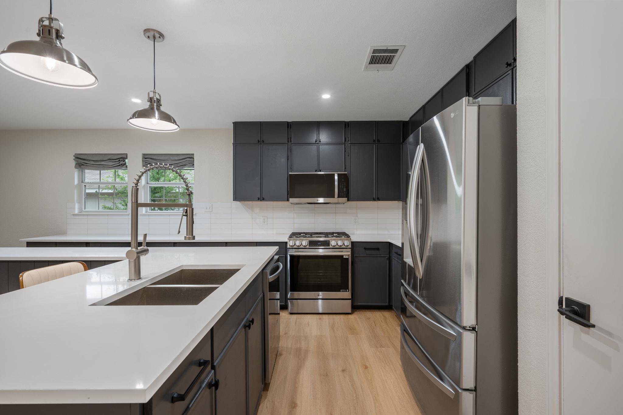 8322 Doe Meadow Dr, Austin, TX 78749