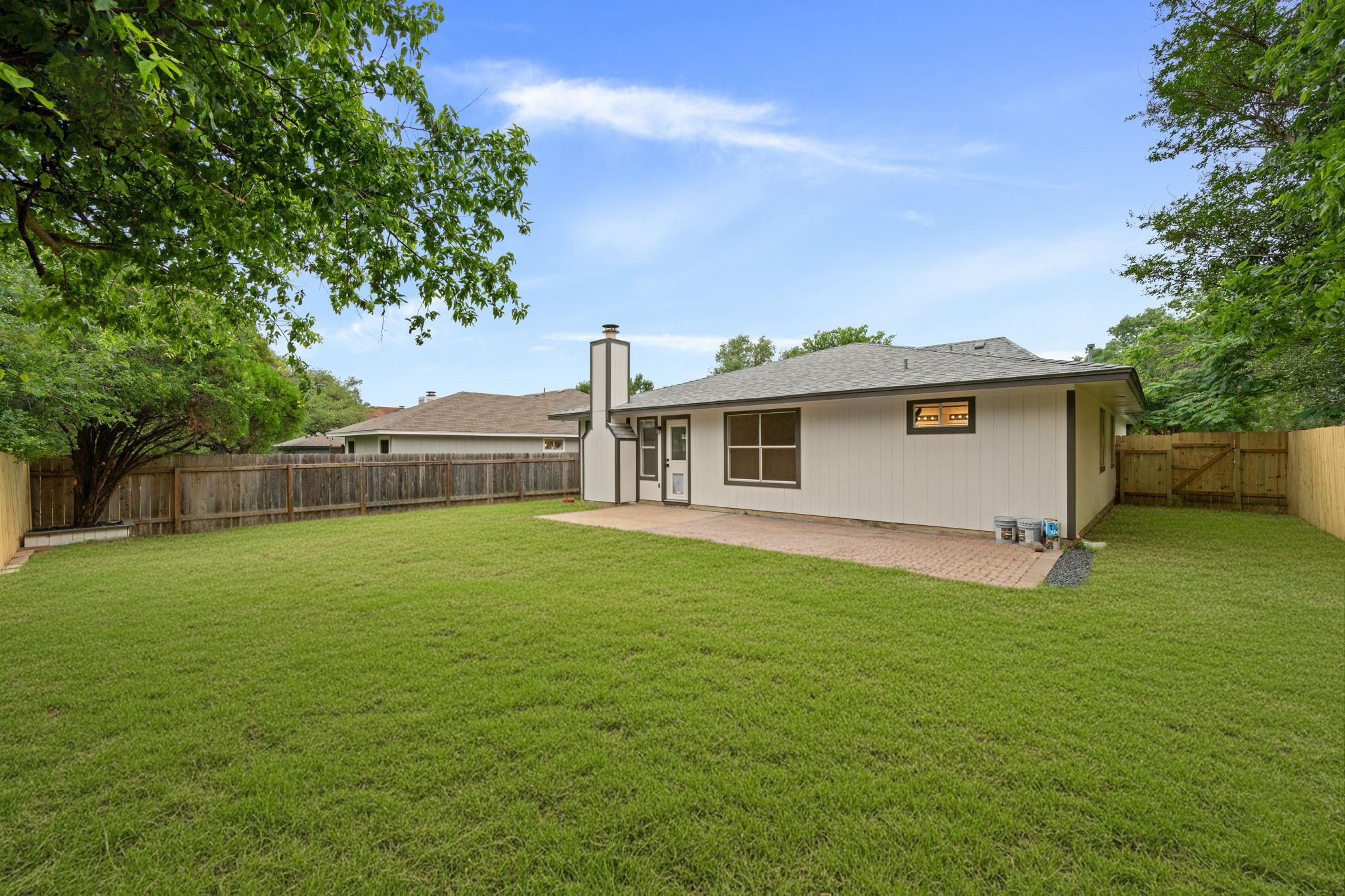 8322 Doe Meadow Dr, Austin, TX 78749