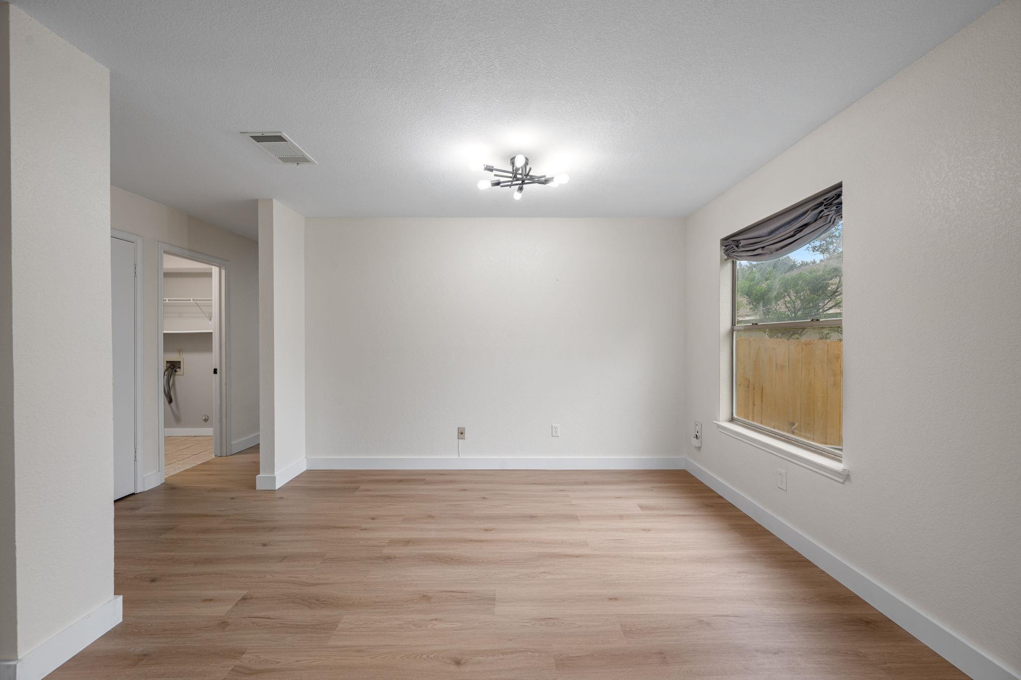 8322 Doe Meadow Dr, Austin, TX 78749