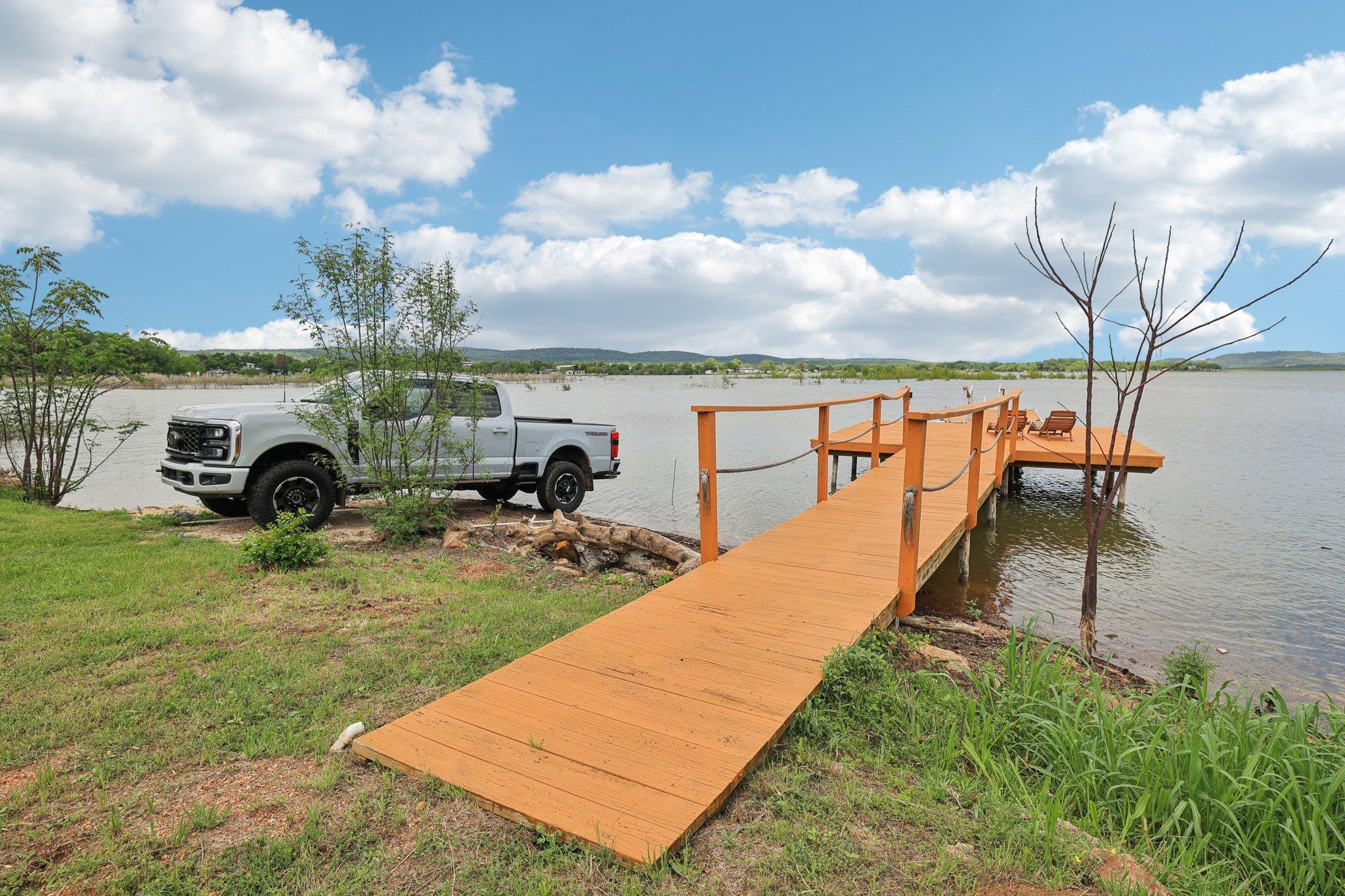 145 Oak Point Dr, Tow, TX 78672