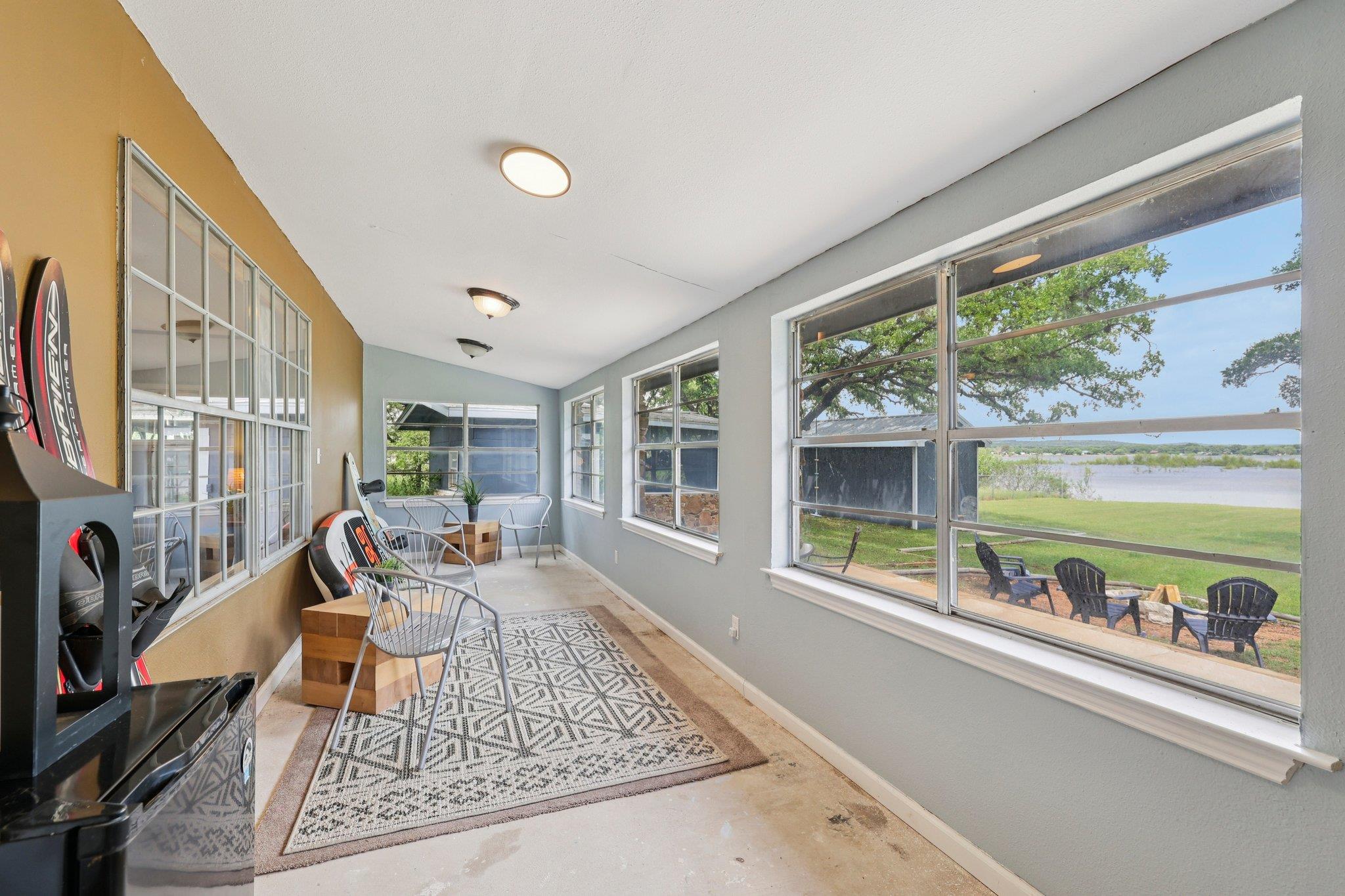 145 Oak Point Dr, Tow, TX 78672