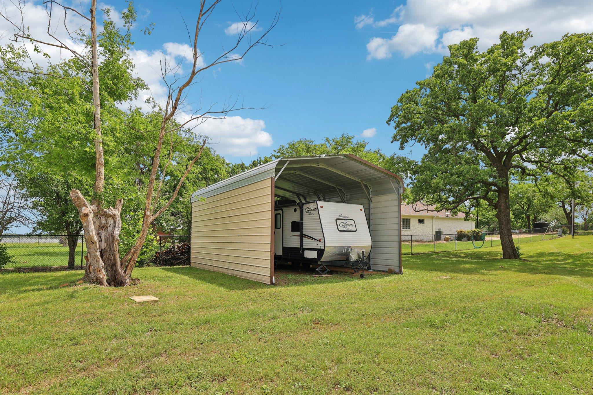 145 Oak Point Dr, Tow, TX 78672