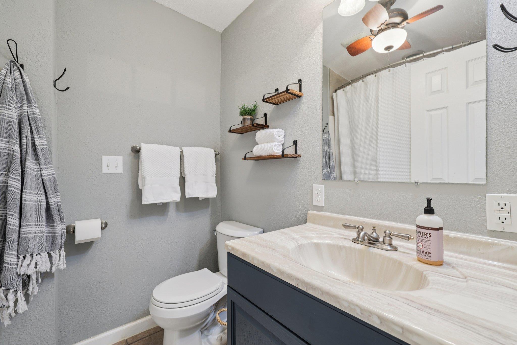 145 Oak Point Dr, Tow, TX 78672