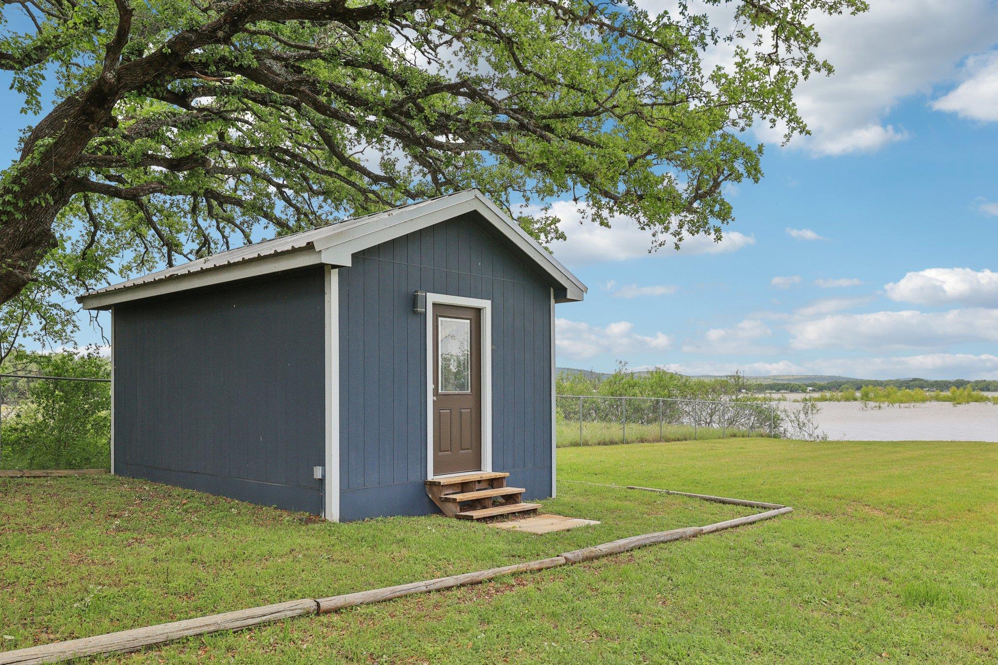 145 Oak Point Dr, Tow, TX 78672