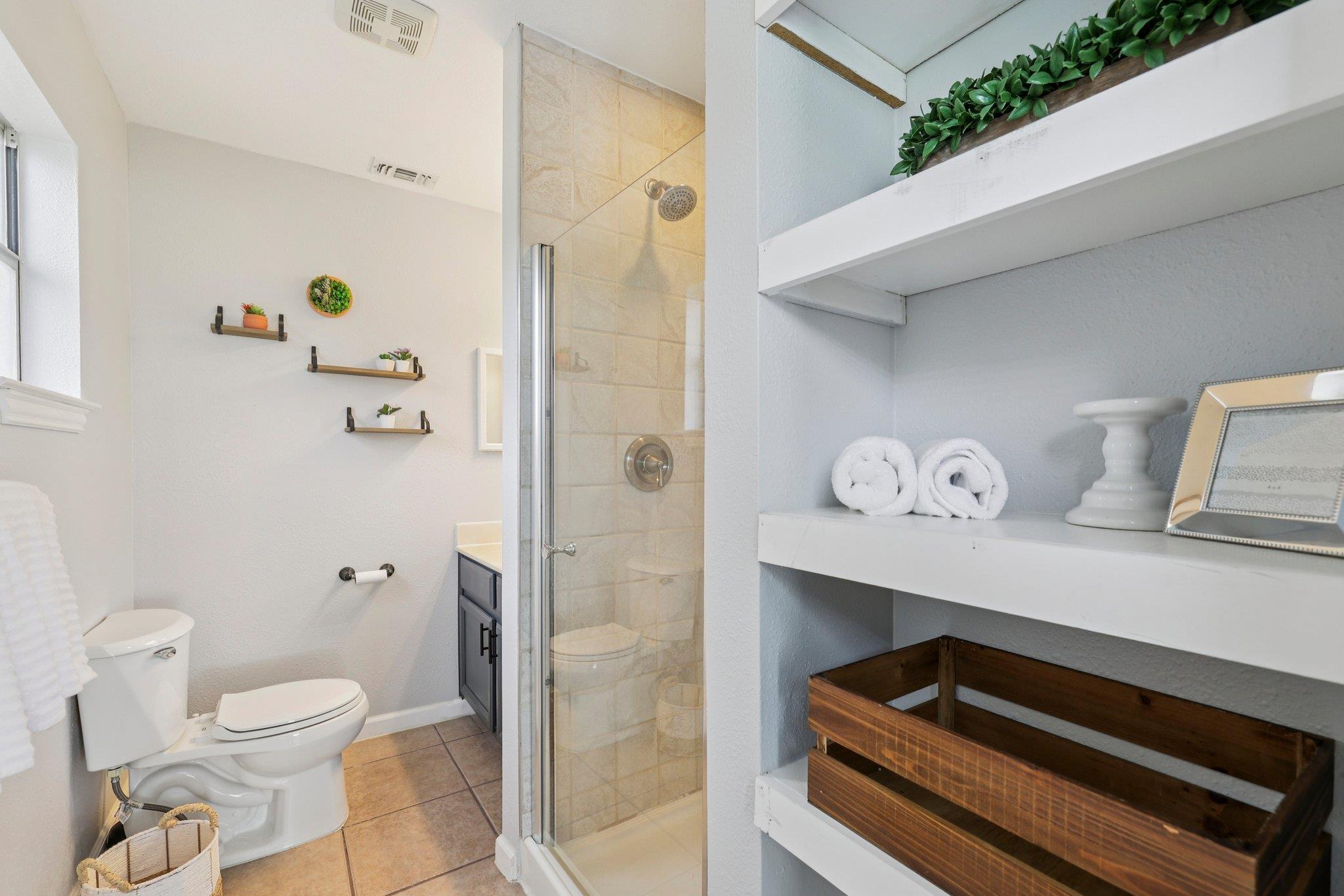 145 Oak Point Dr, Tow, TX 78672