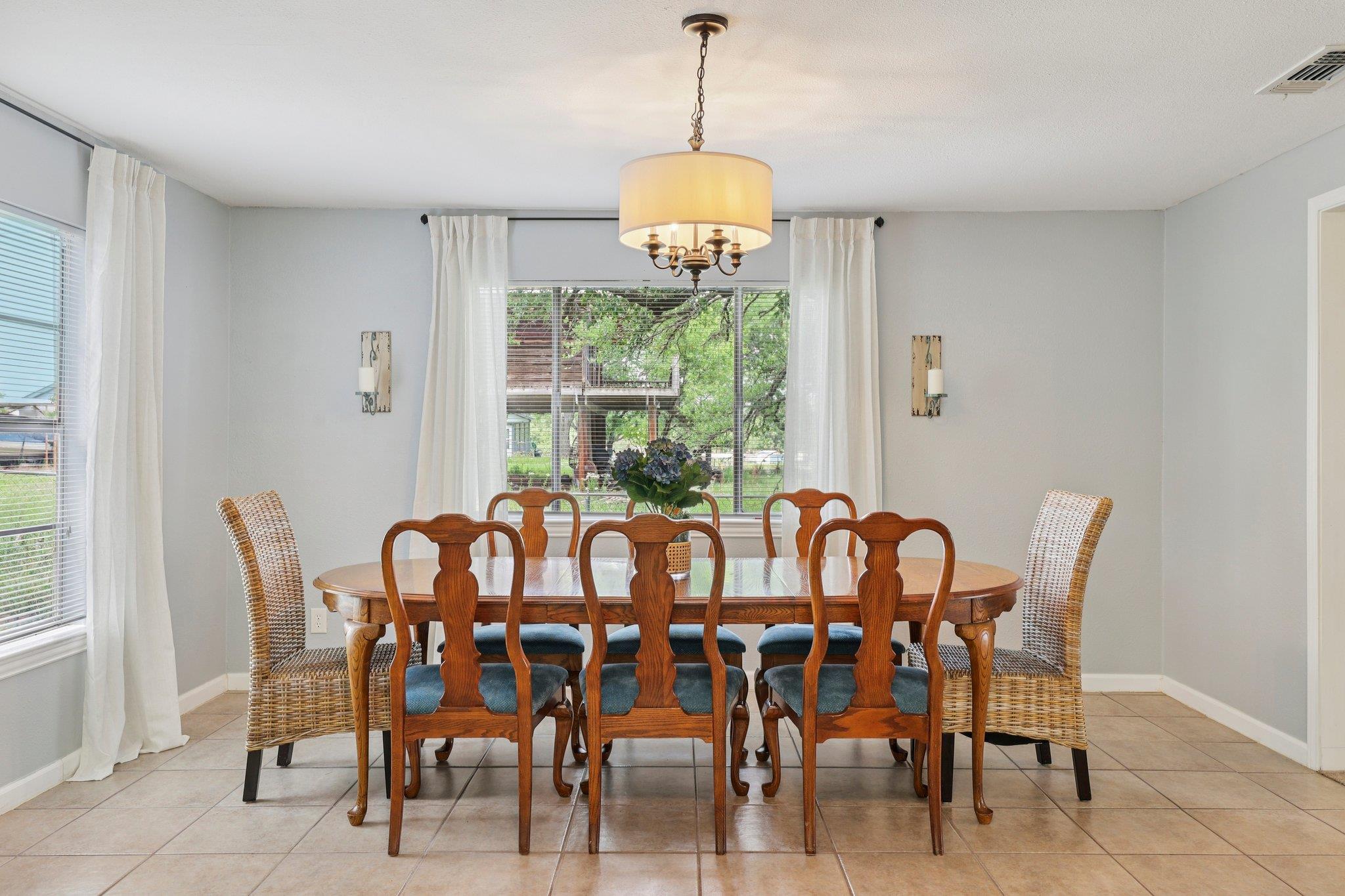 145 Oak Point Dr, Tow, TX 78672