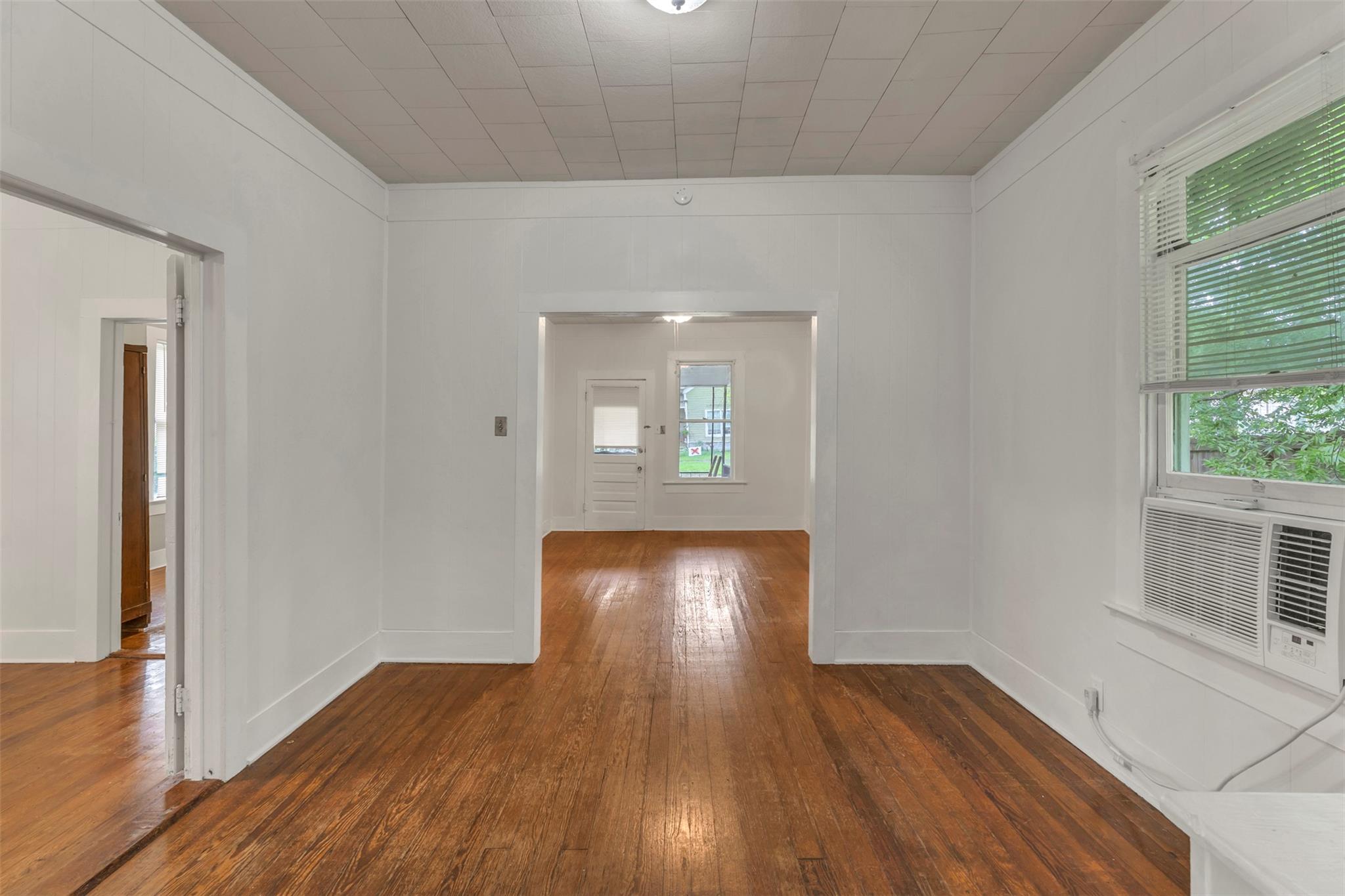 1002 Washburn St, Taylor, TX 76574