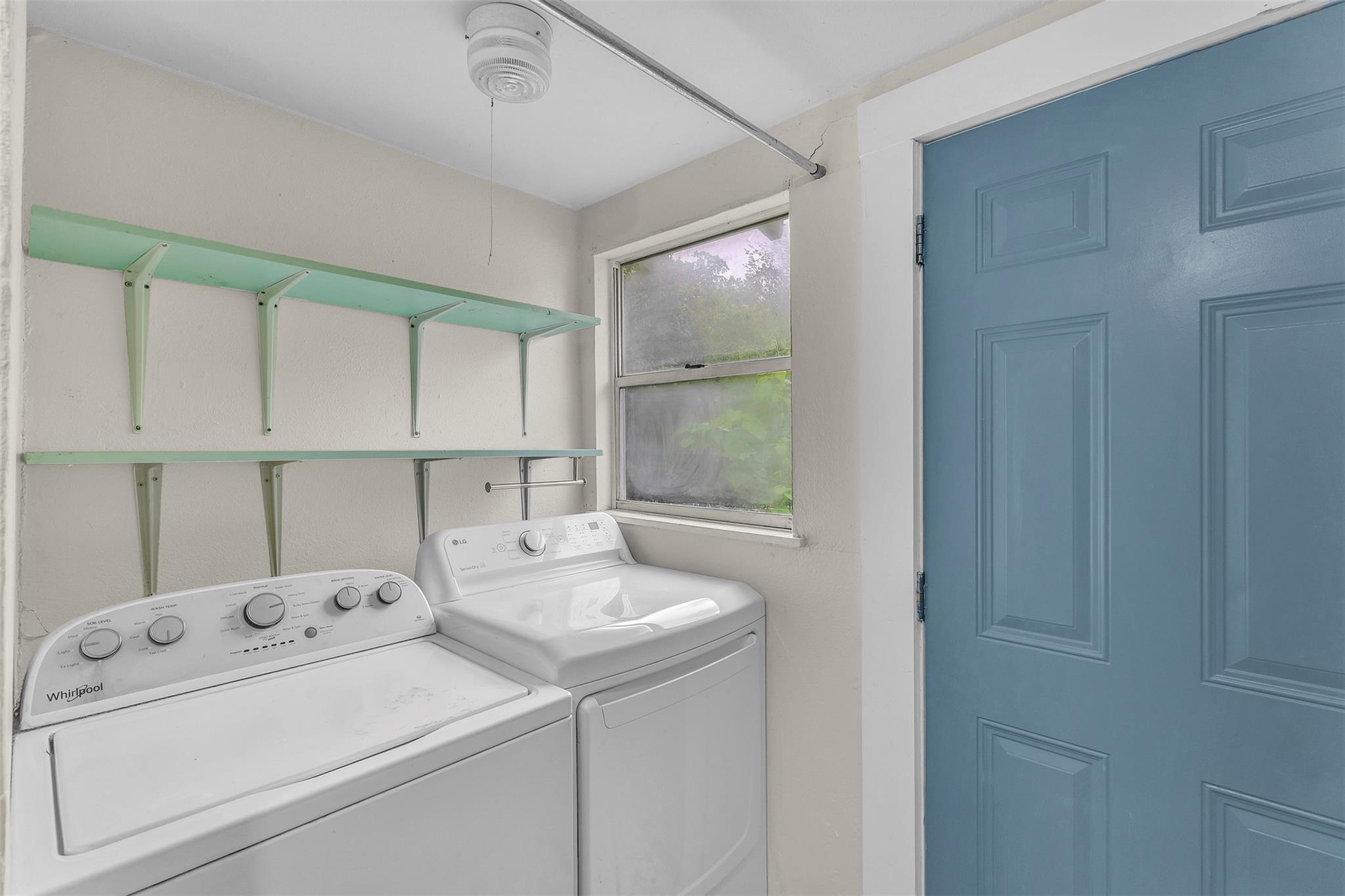 1002 Washburn St, Taylor, TX 76574