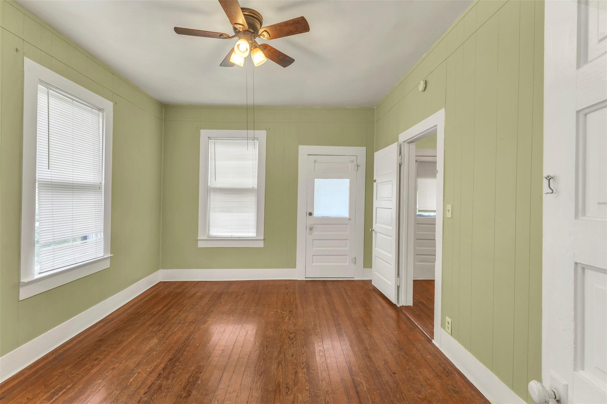 1002 Washburn St, Taylor, TX 76574