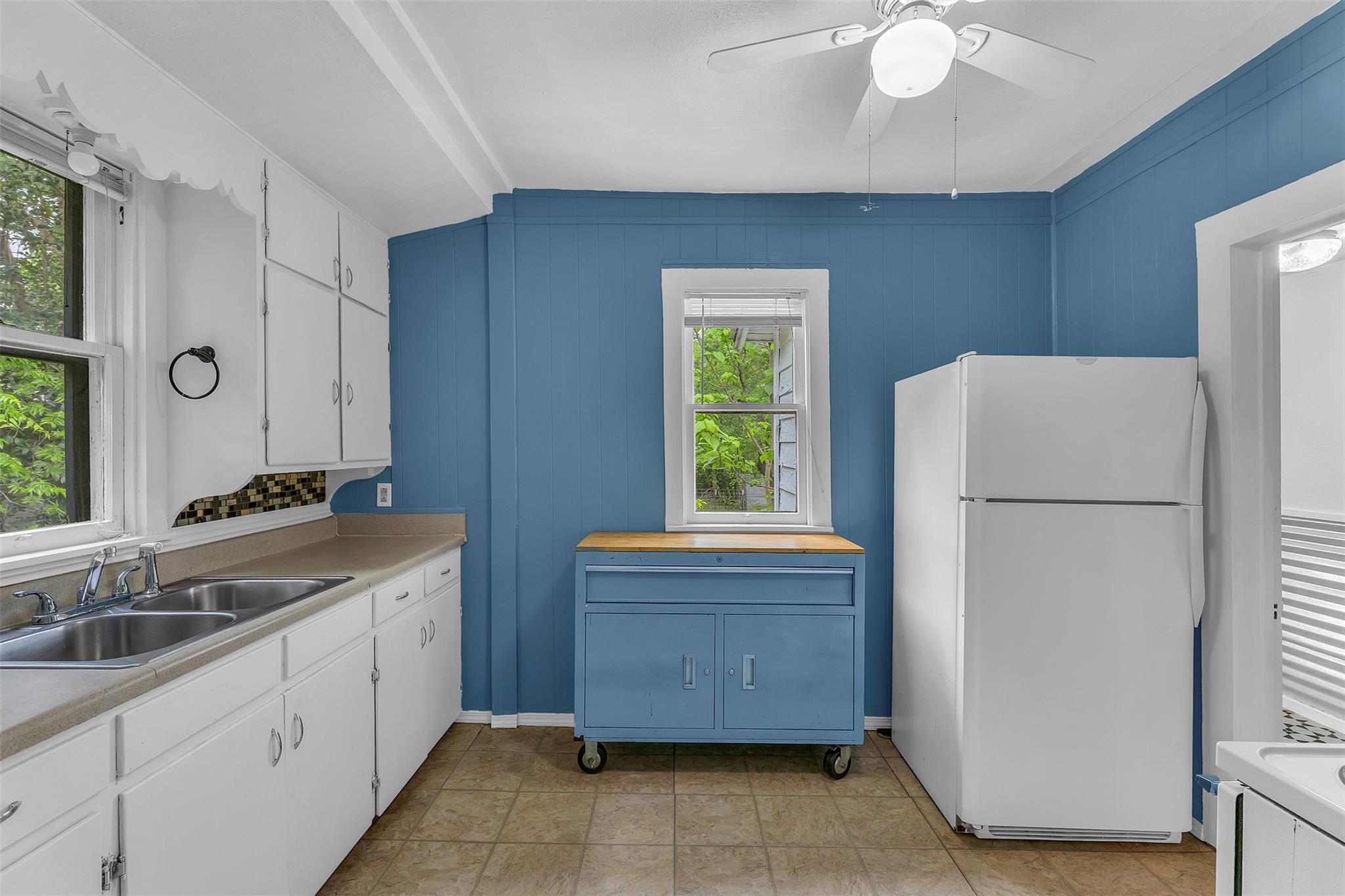 1002 Washburn St, Taylor, TX 76574