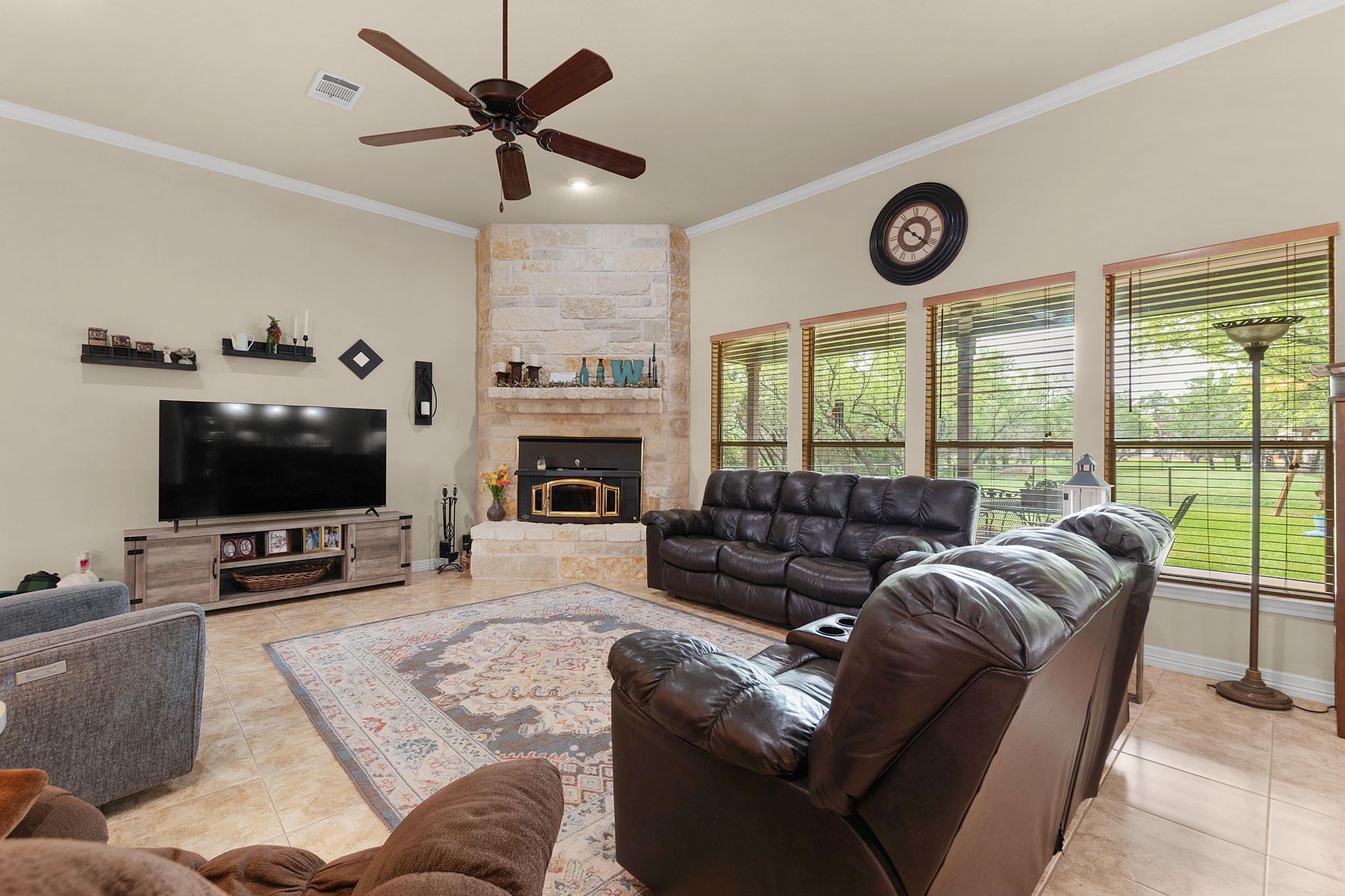 109 Camm Lary Cir, Burnet, TX 78611