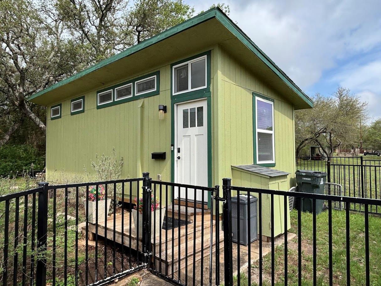 1002 Spanish Oak Trl # B, Manchaca, TX 78652