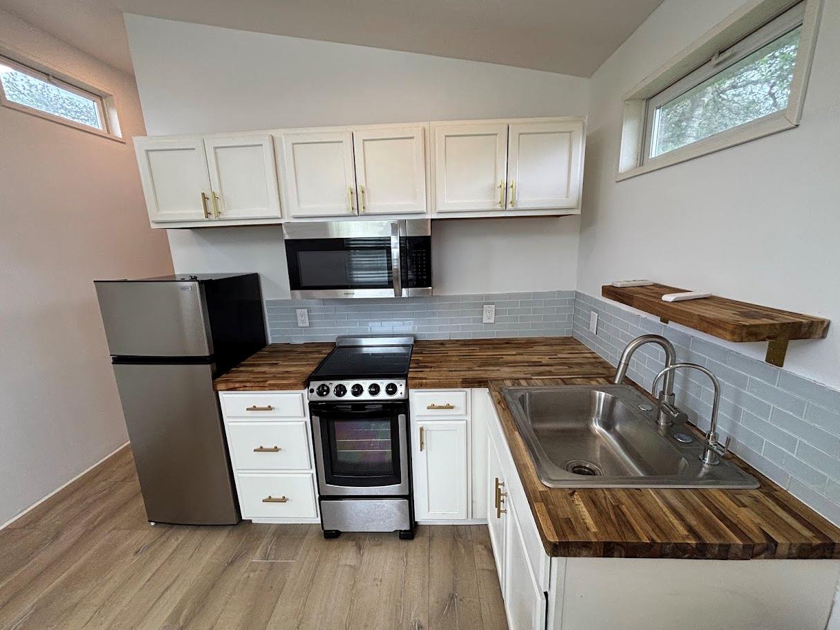 1002 Spanish Oak Trl # B, Manchaca, TX 78652