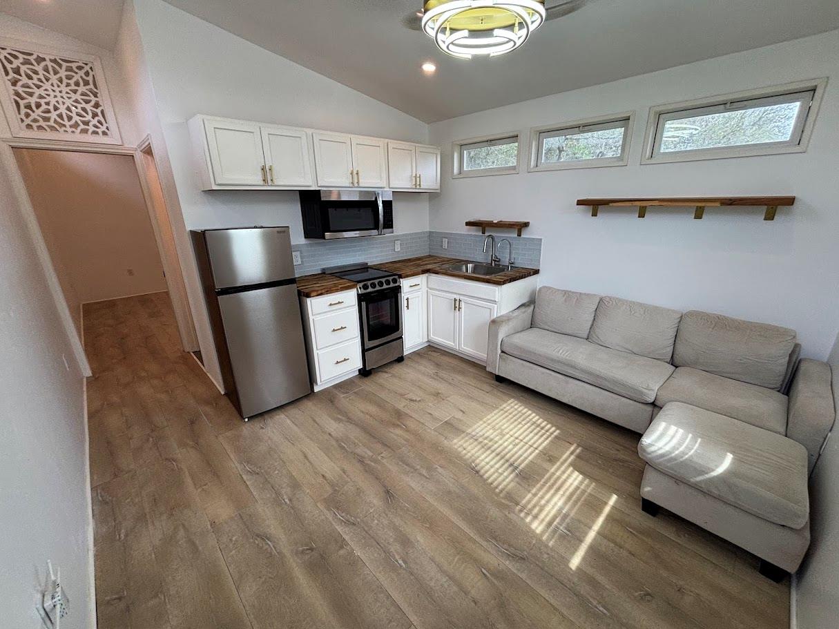 1002 Spanish Oak Trl # B, Manchaca, TX 78652