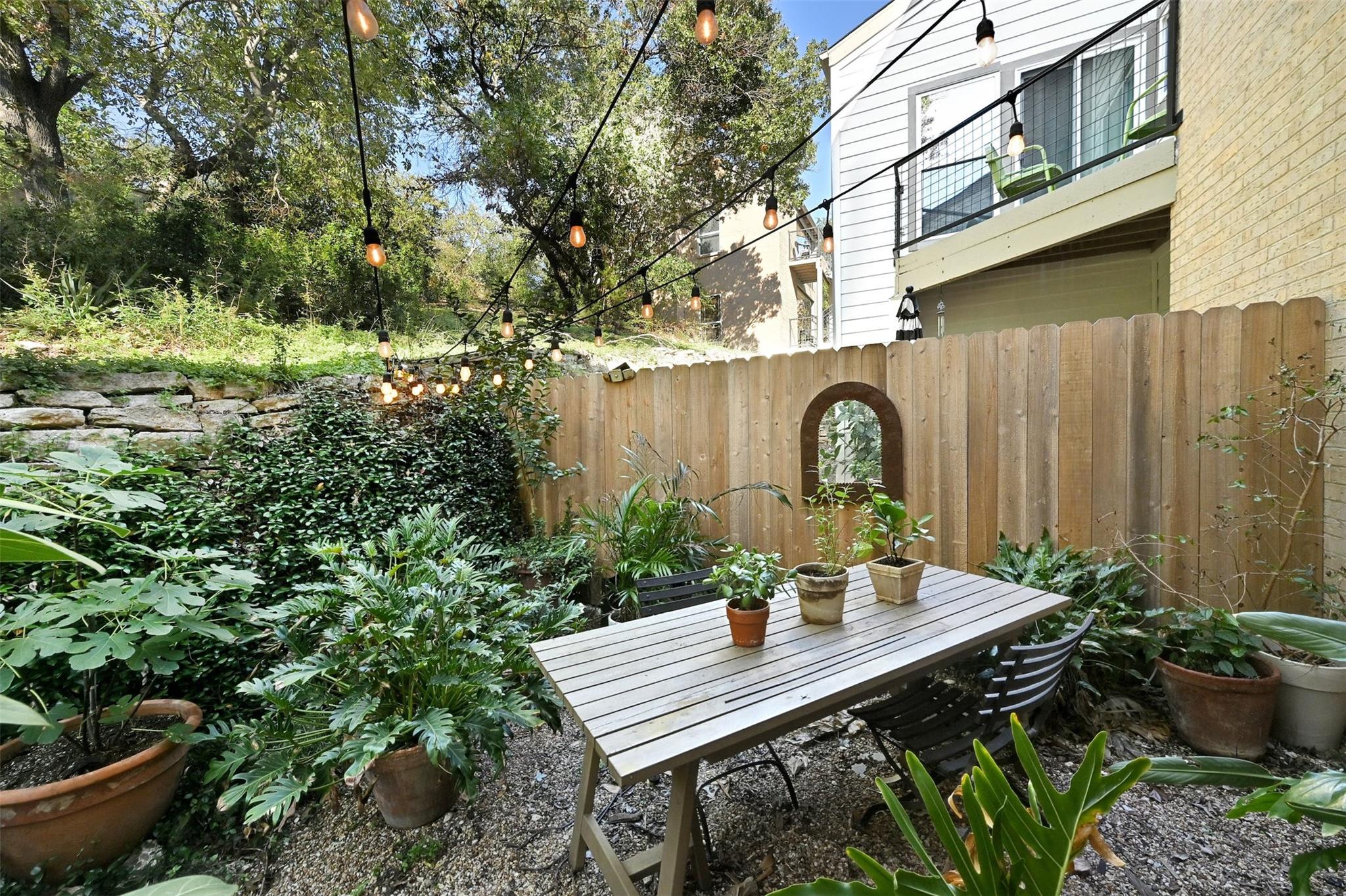 6600 Valleyside Rd # B-6, Austin, TX 78731