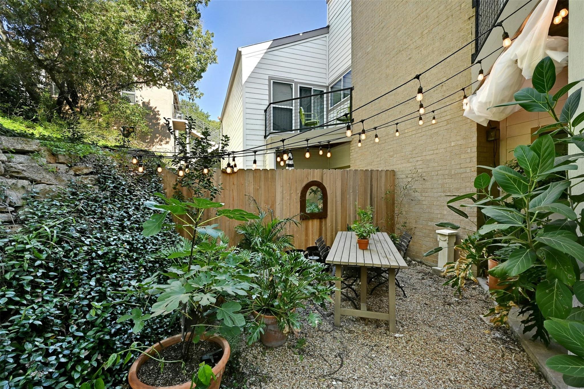 6600 Valleyside Rd # B-6, Austin, TX 78731