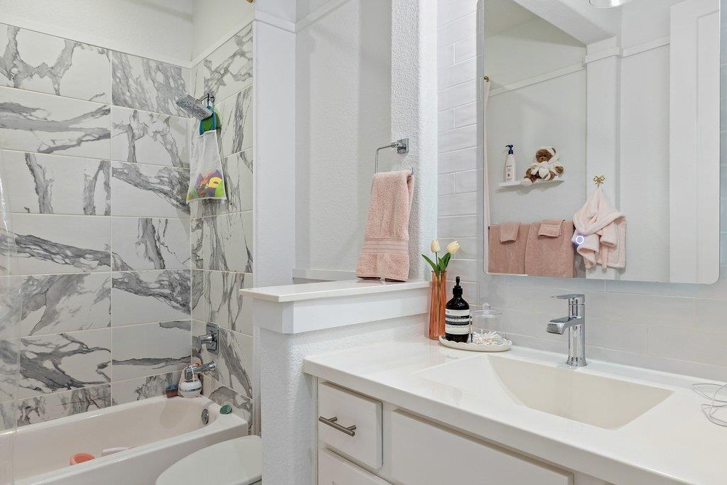 211 Ringtail Stream Dr, Austin, TX 78738