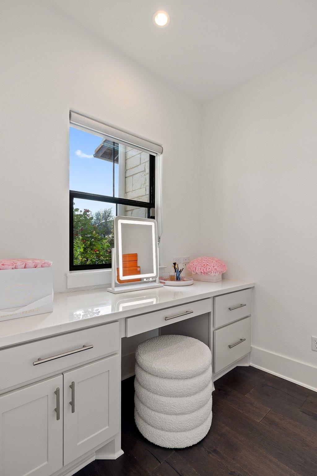 211 Ringtail Stream Dr, Austin, TX 78738