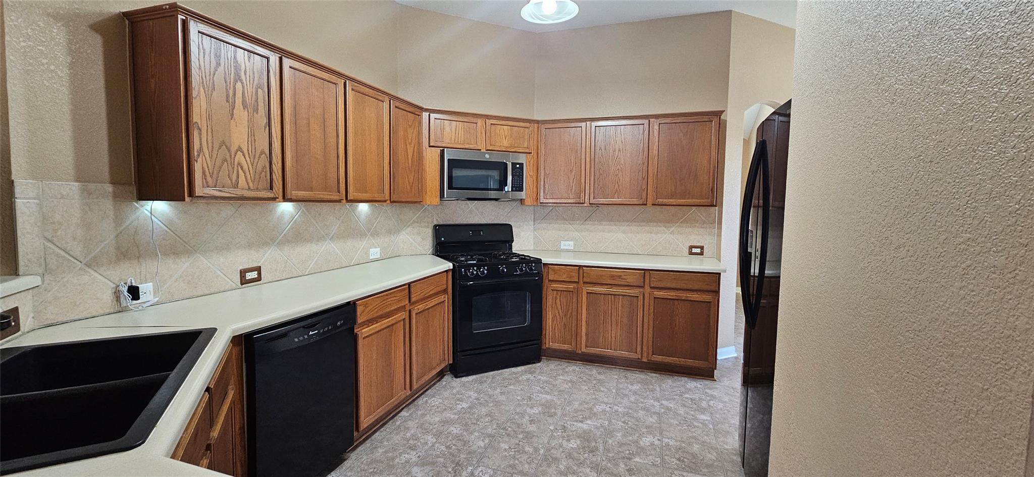 107 HELEN Cv, Hutto, TX 78634