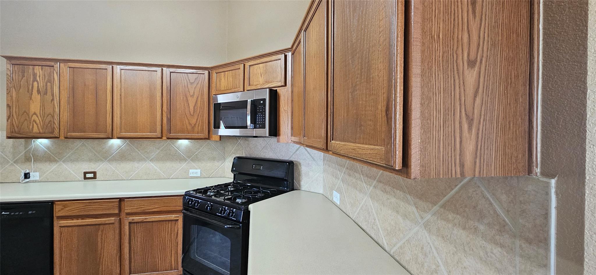 107 HELEN Cv, Hutto, TX 78634