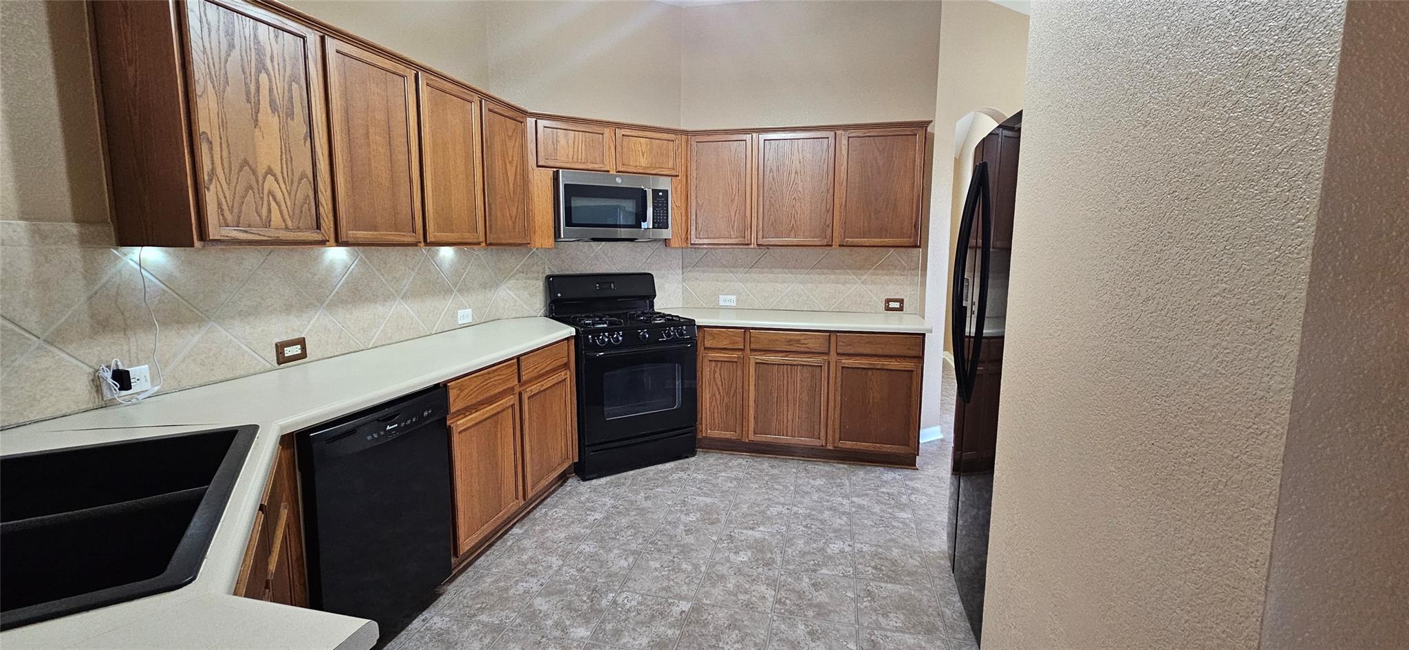 107 HELEN Cv, Hutto, TX 78634