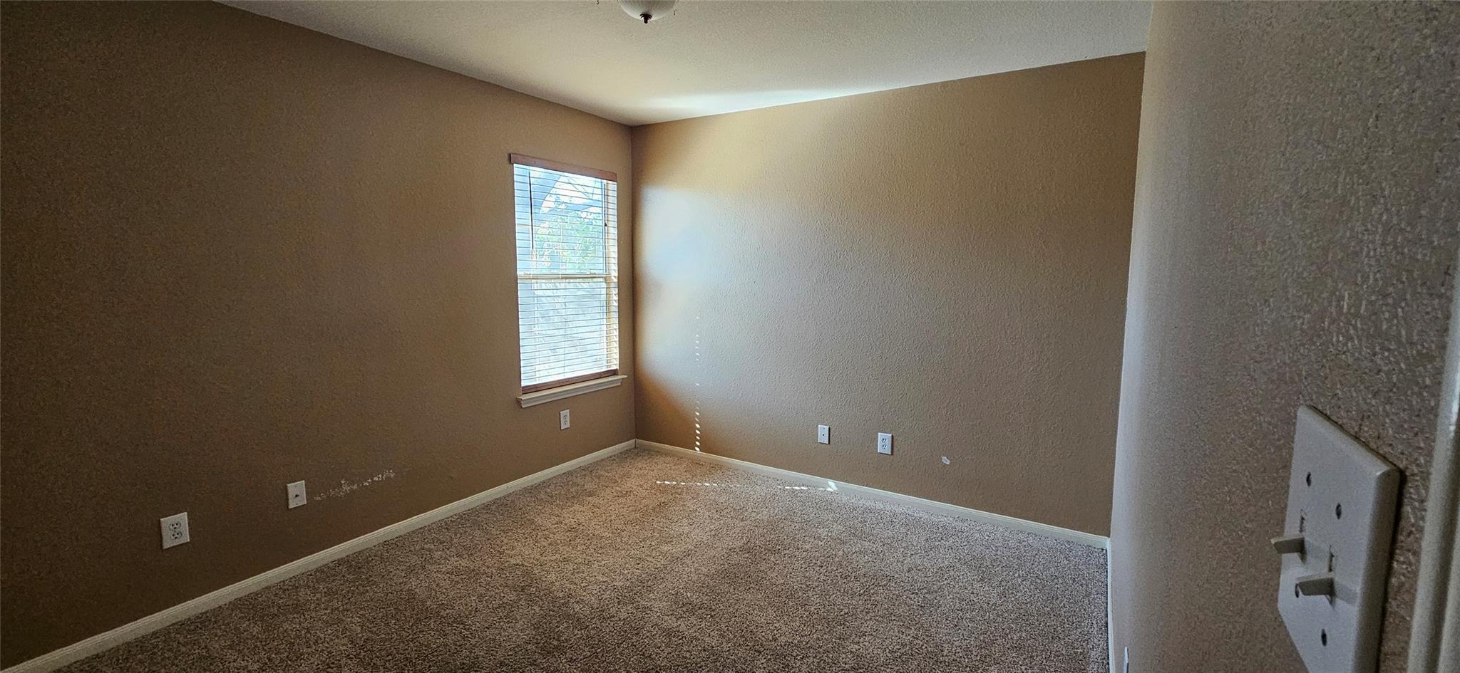 107 HELEN Cv, Hutto, TX 78634