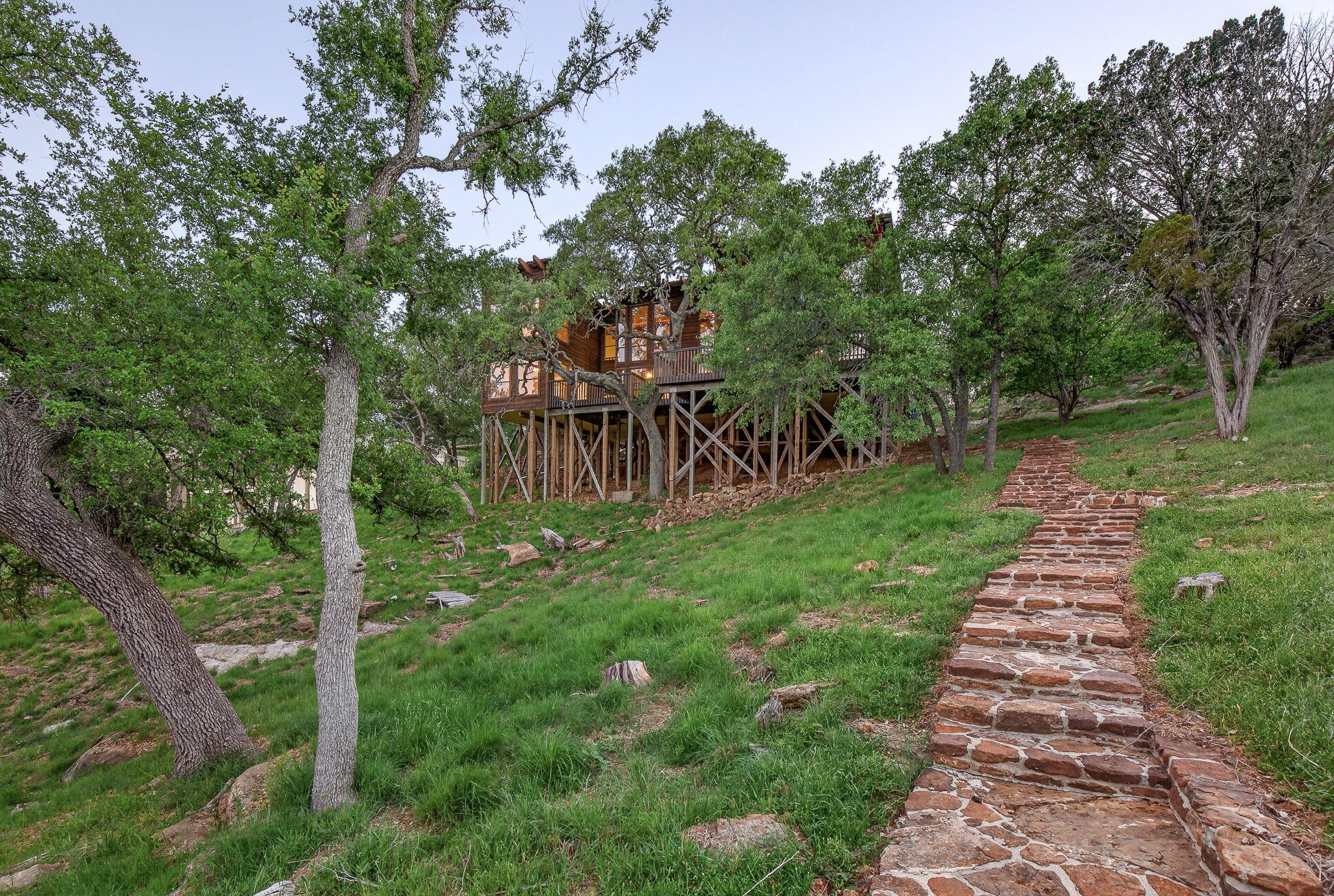 2512 Sunset Cliff Rd, Burnet, TX 78611