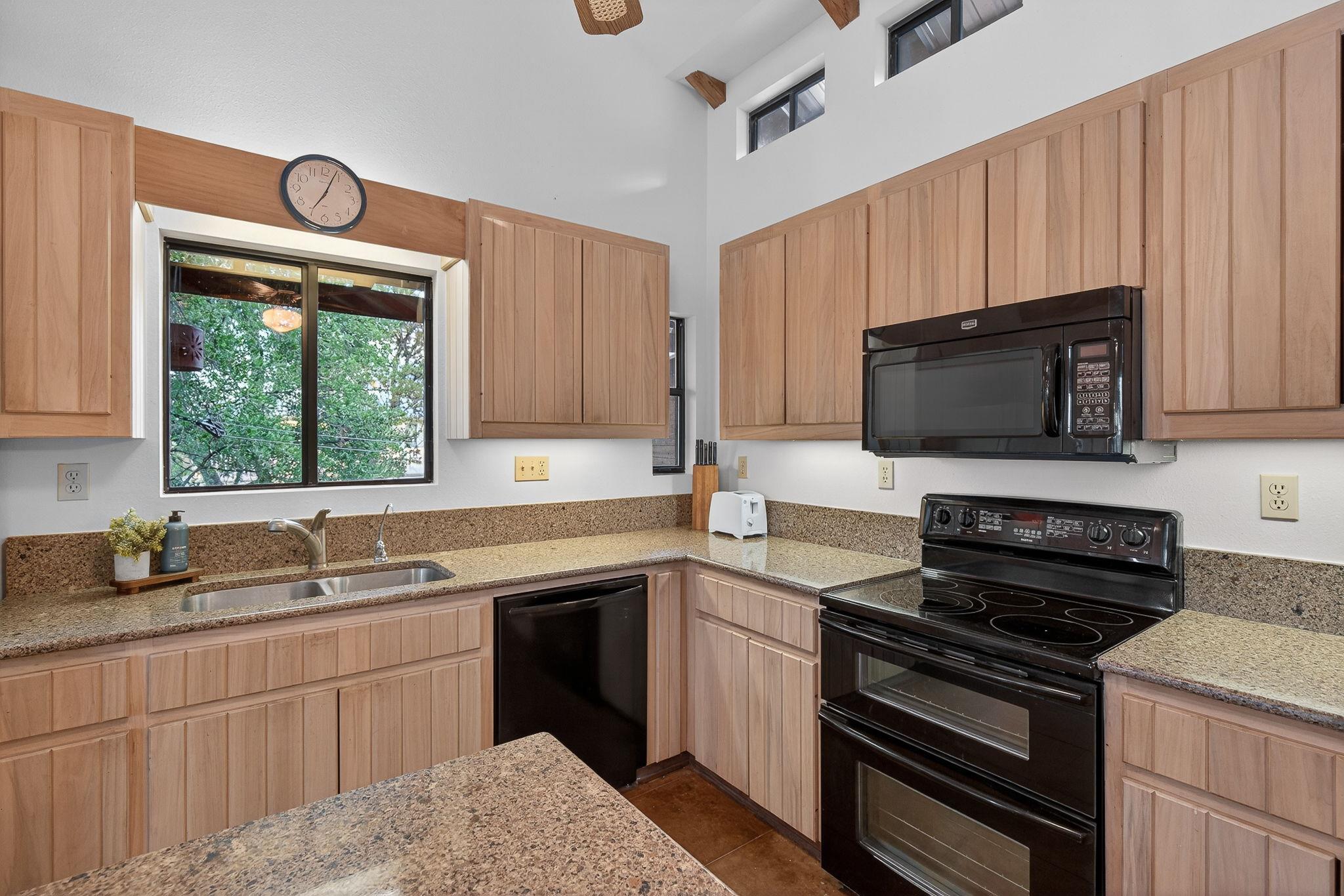 2512 Sunset Cliff Rd, Burnet, TX 78611