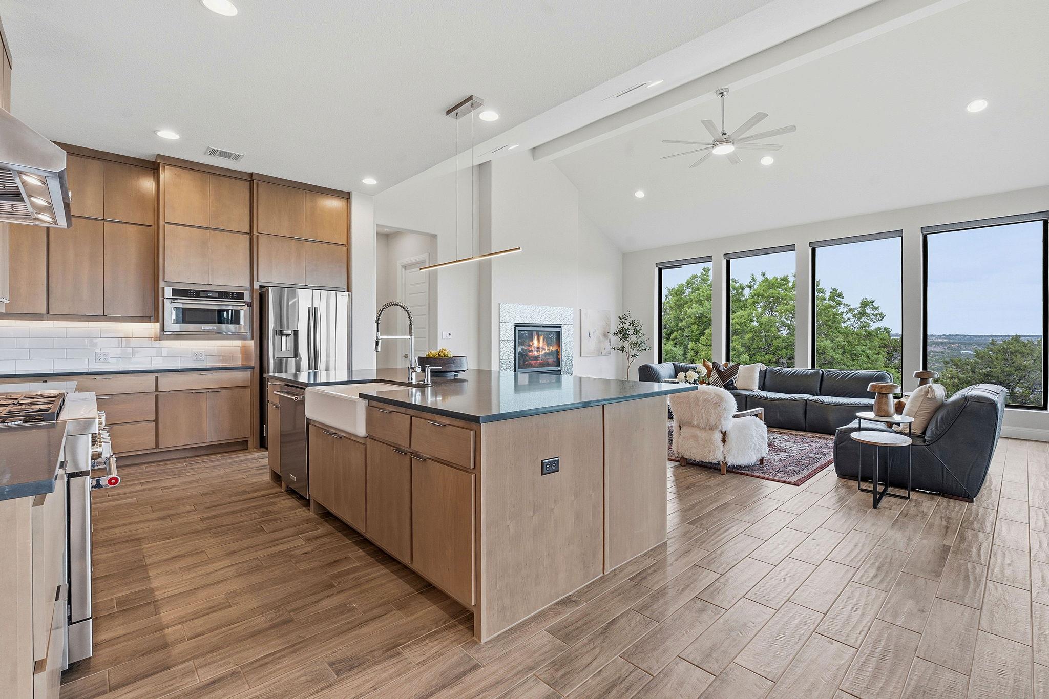 2414 Sunset Vista Cir # 32, Spicewood, TX 78669