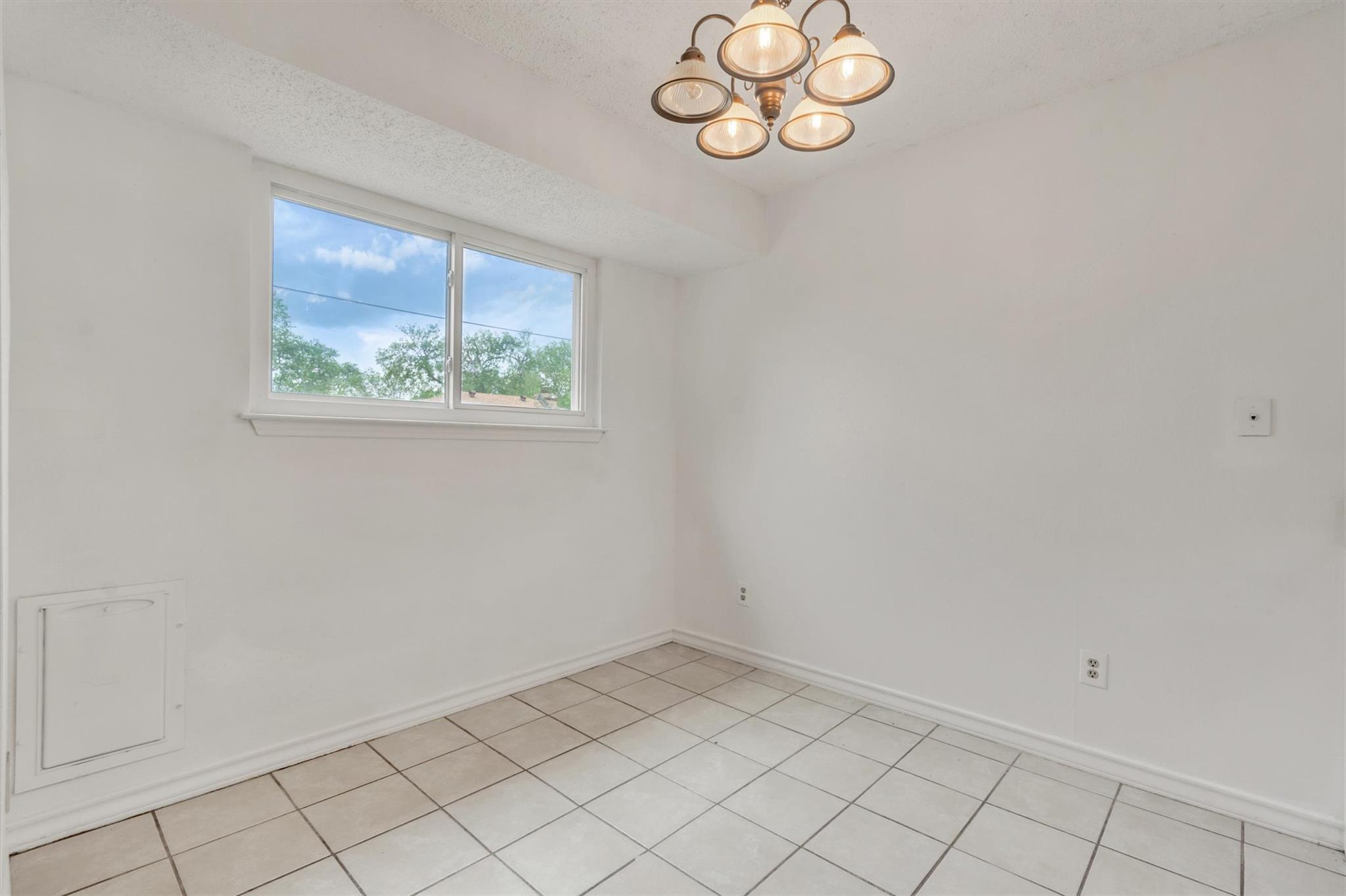 807 Travis St, Lockhart, TX 78644